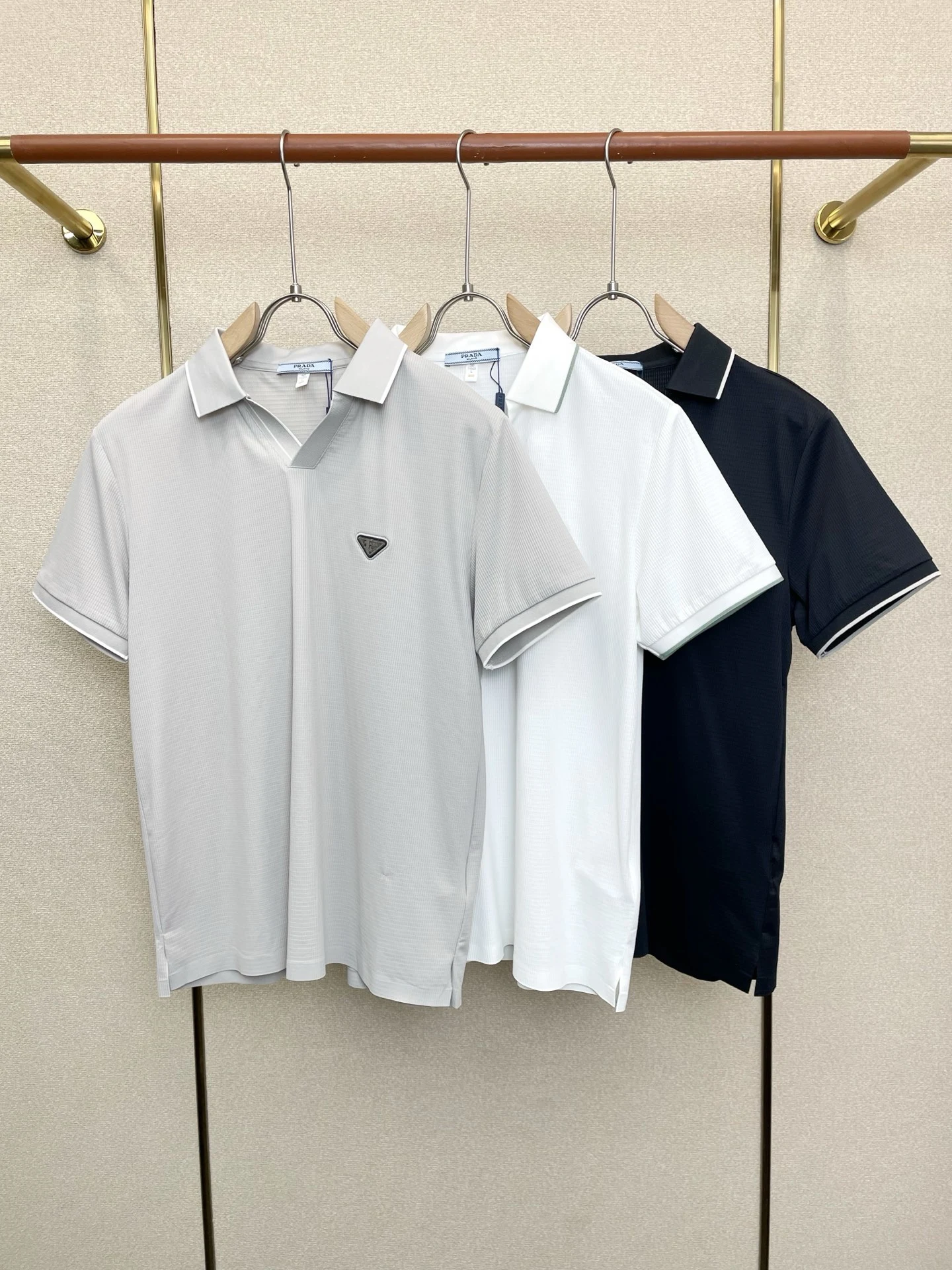 Prada T-Shirt — 598ae998