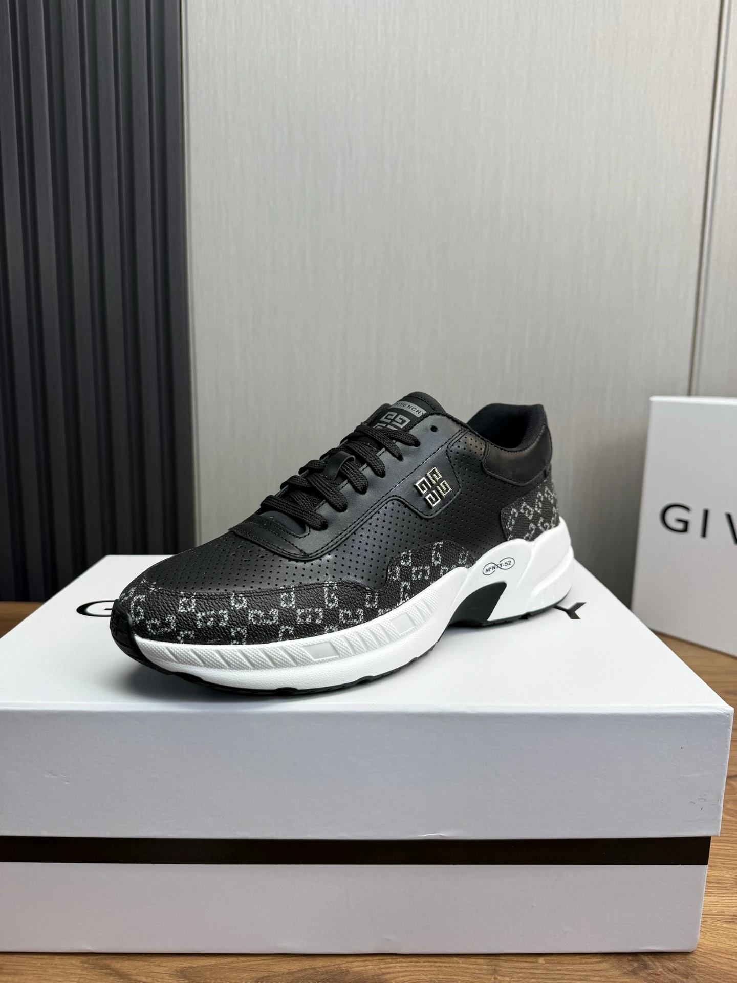 Givenchy Sneakers — 2bbc631c