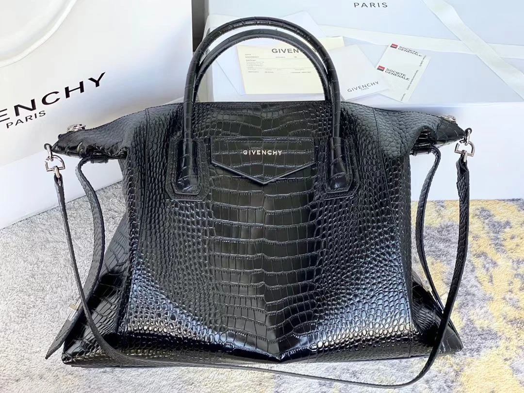 Givenchy Bag — 94305cdc
