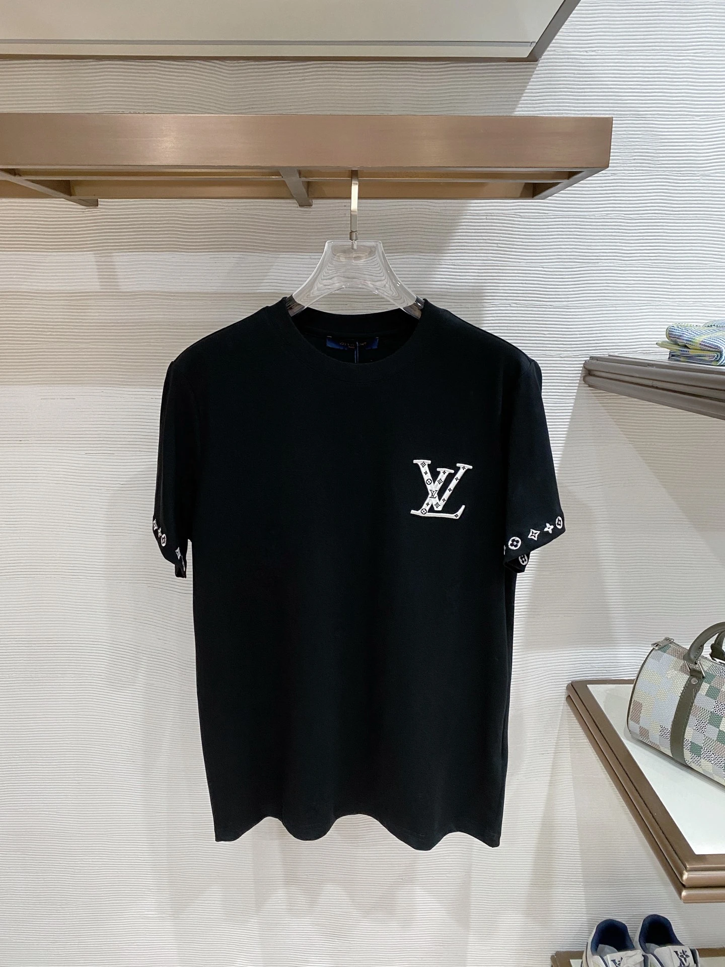 Louis Vuitton T-Shirt — dd764e05