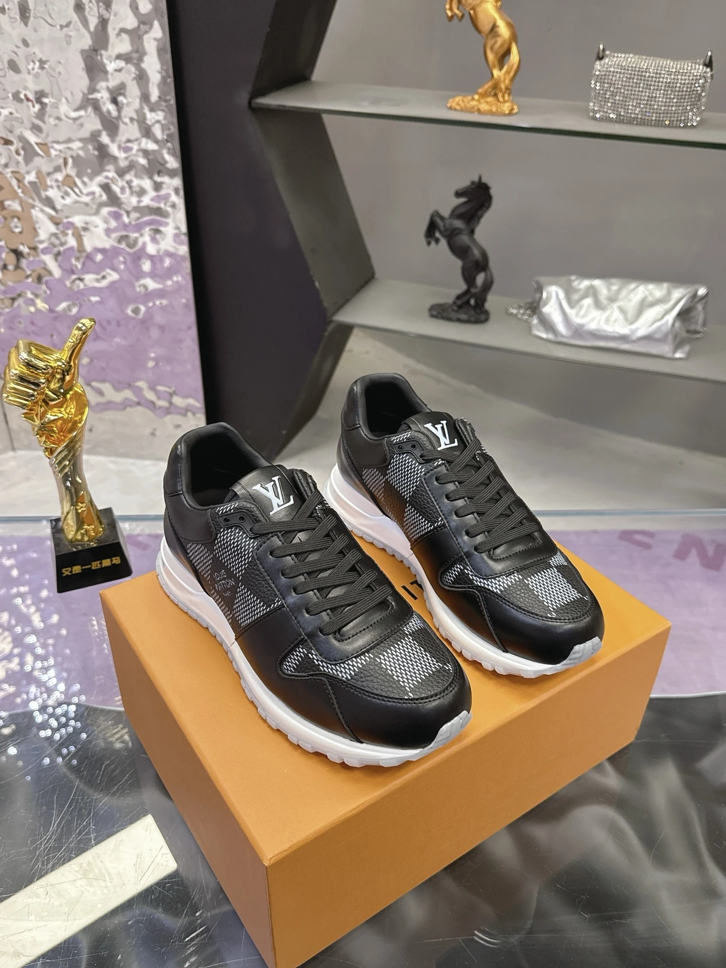 Louis Vuitton Sneakers — 757d1b4a