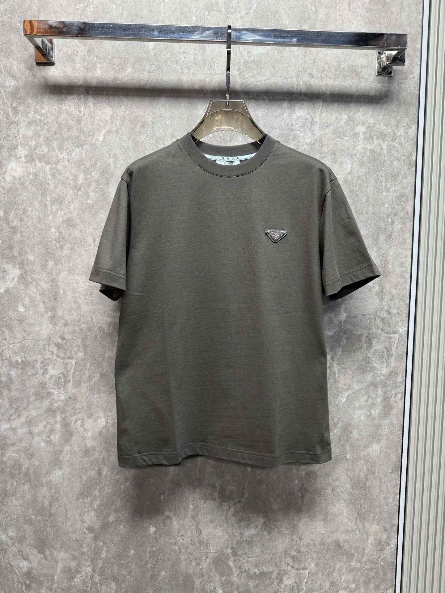 Prada T-Shirt — 662e9d8d