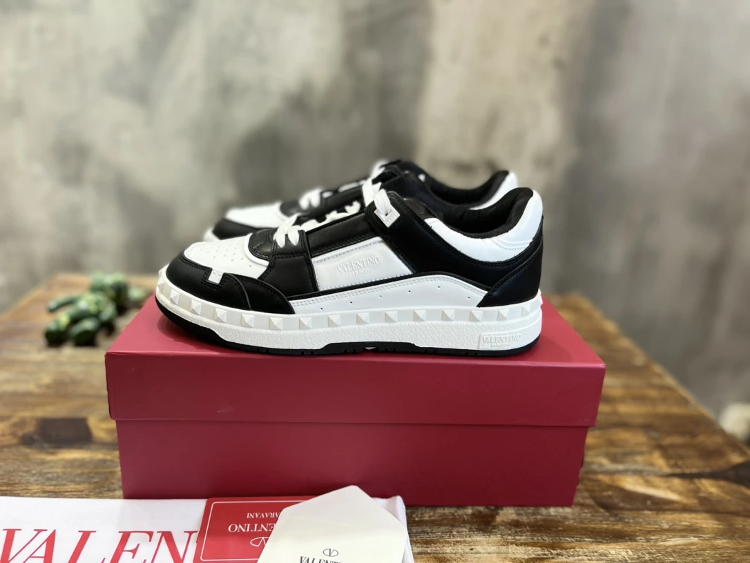 Valentino Sneakers — 7432e0b3