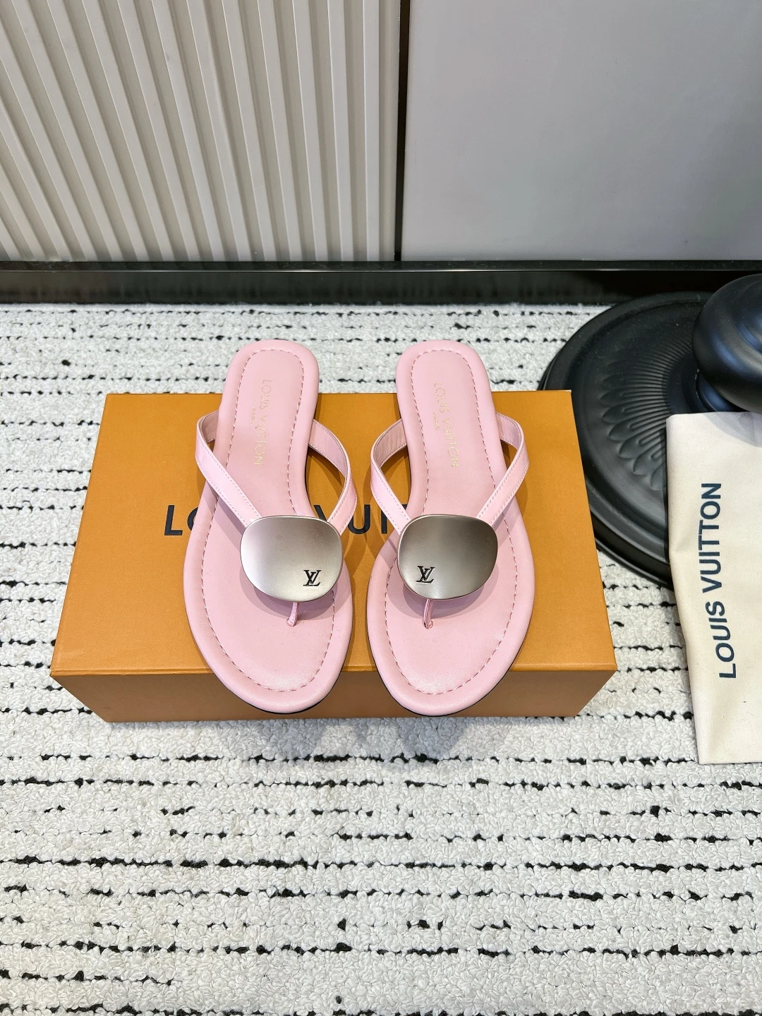 Louis Vuitton Slippers — d312591d