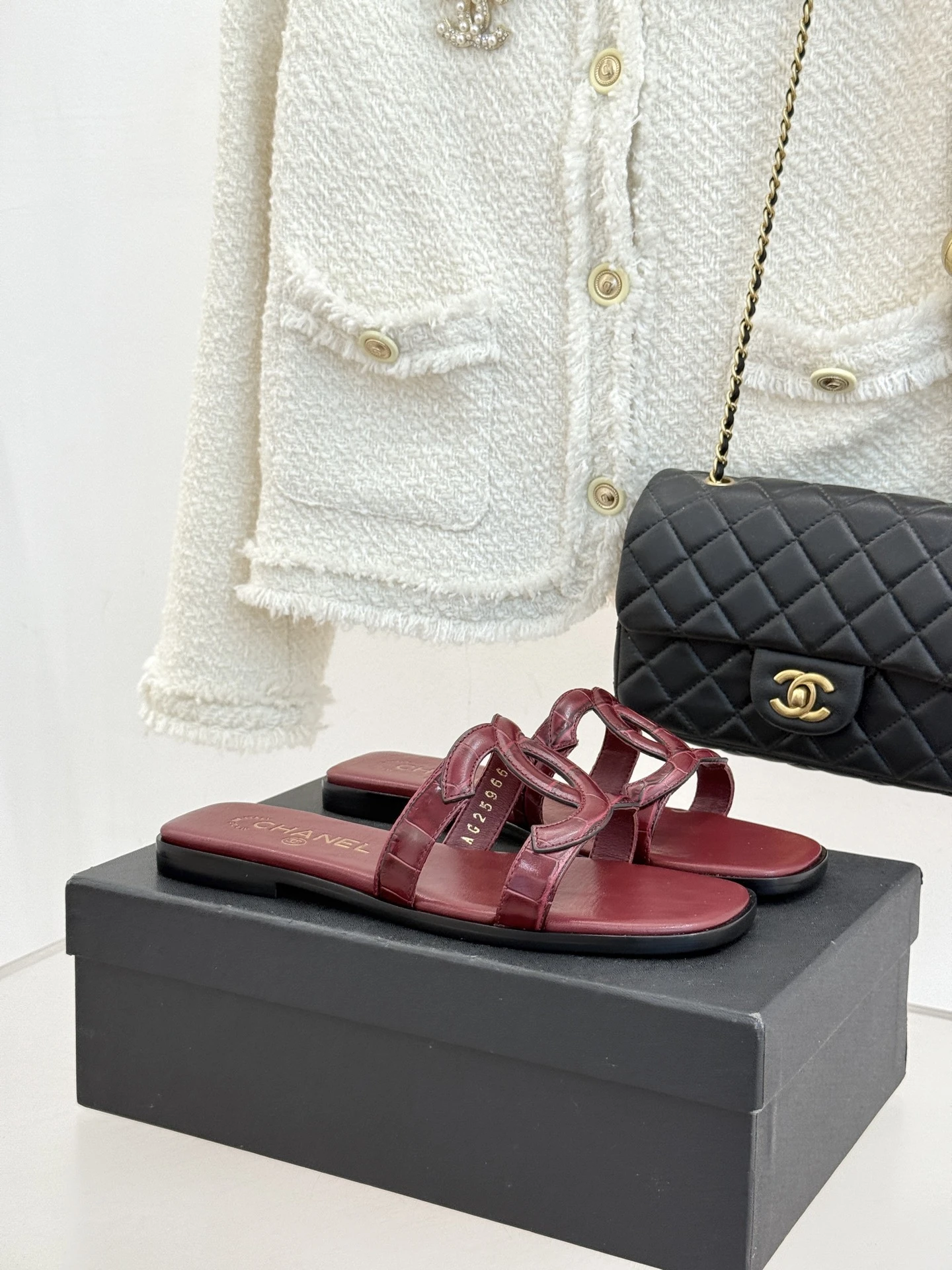 Chanel Slippers — 7194c422