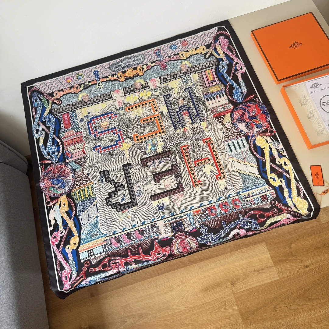 Hermès Scarves — 387ec757