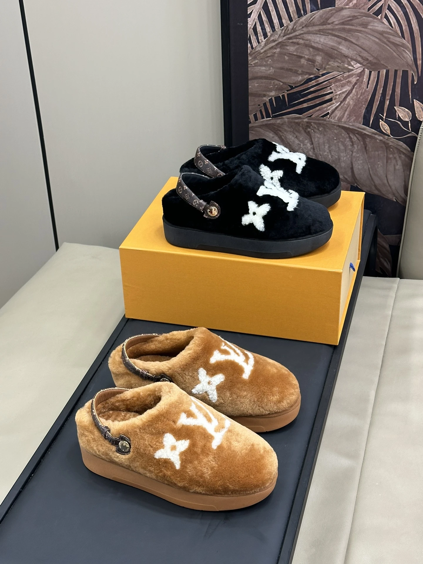 Louis Vuitton Slippers — 388e6eeb