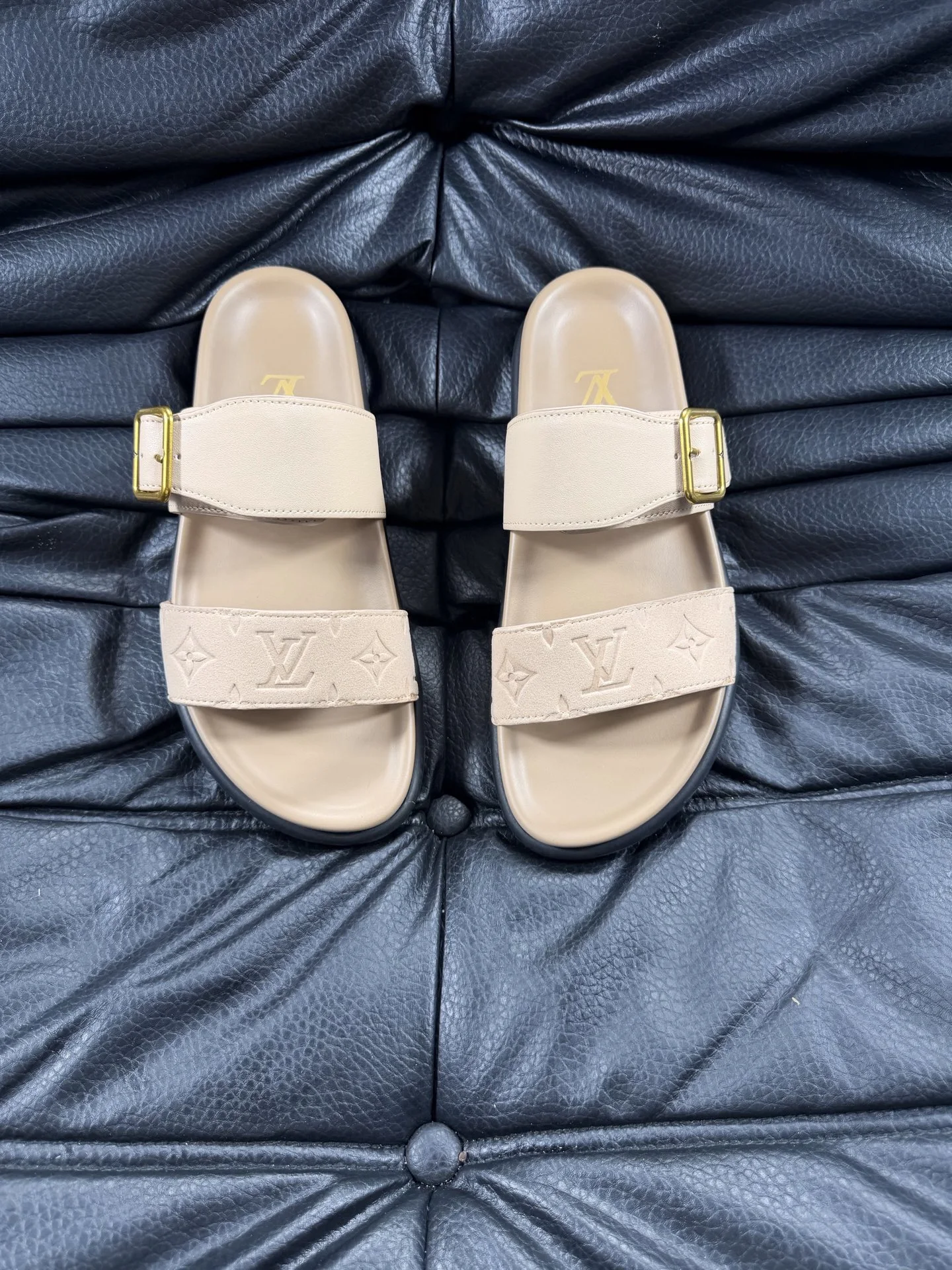 Louis Vuitton Slippers — 6b9b1517