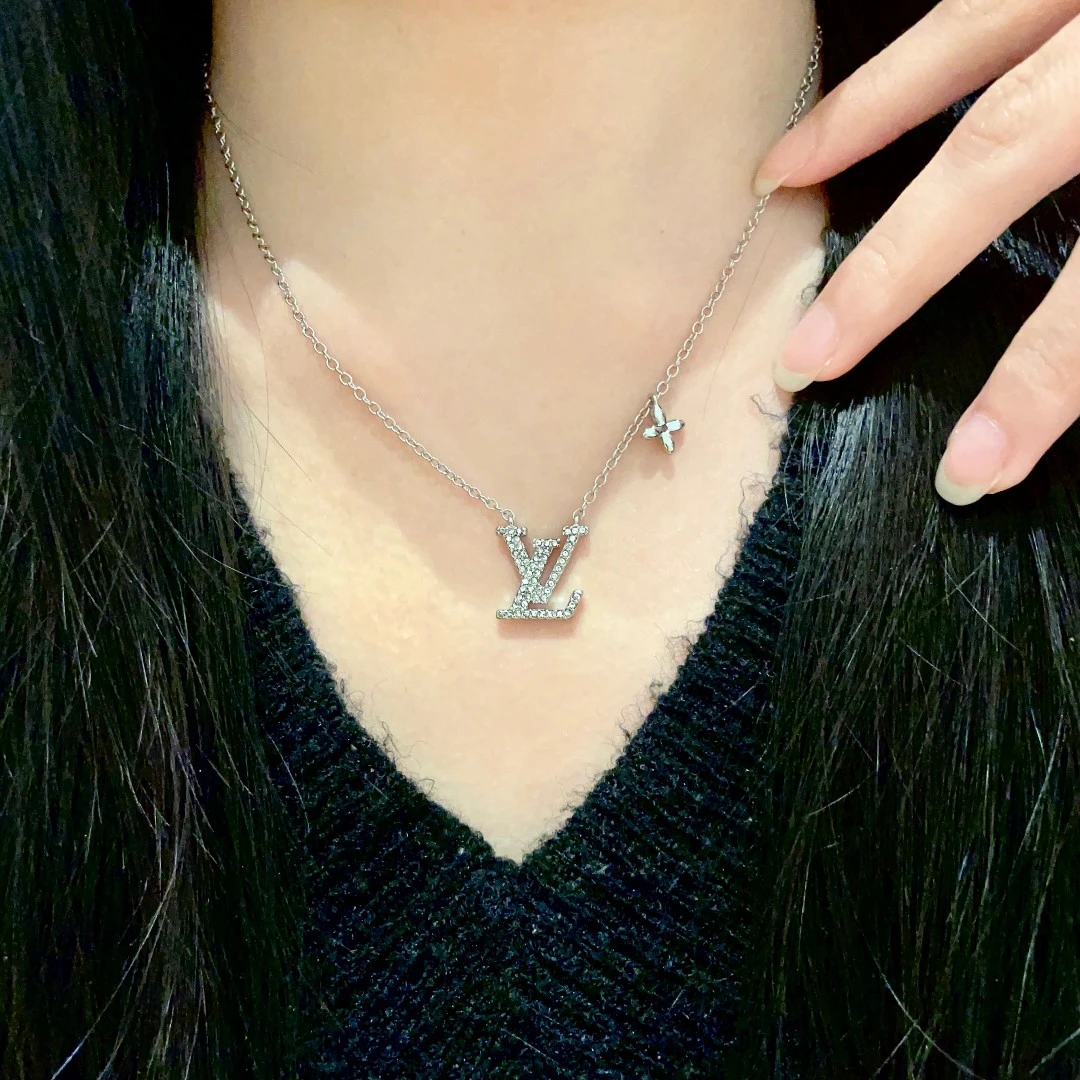 Louis Vuitton Necklaces — b1a6b08e