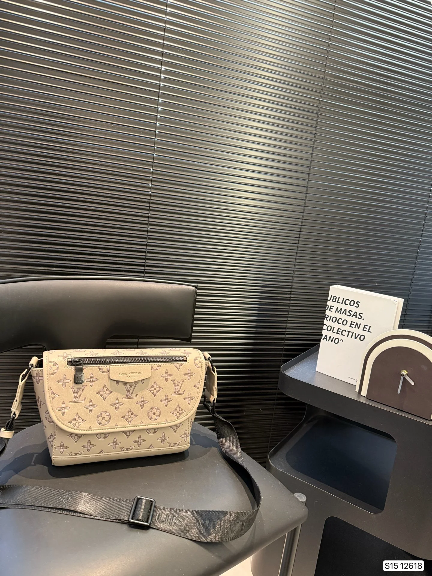 Louis Vuitton Bag — 4b70244a