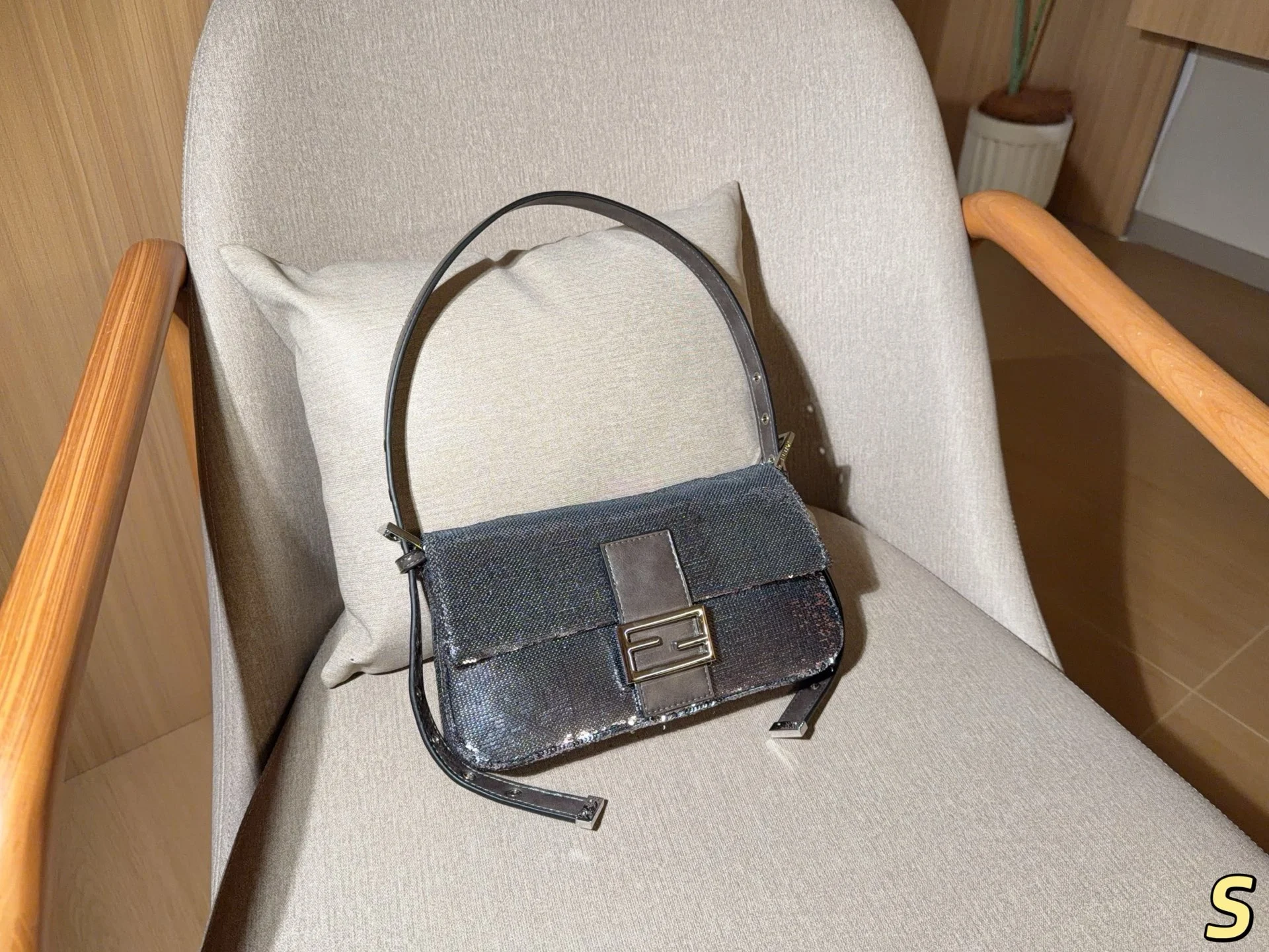 Fendi Bag — f6b6dde6