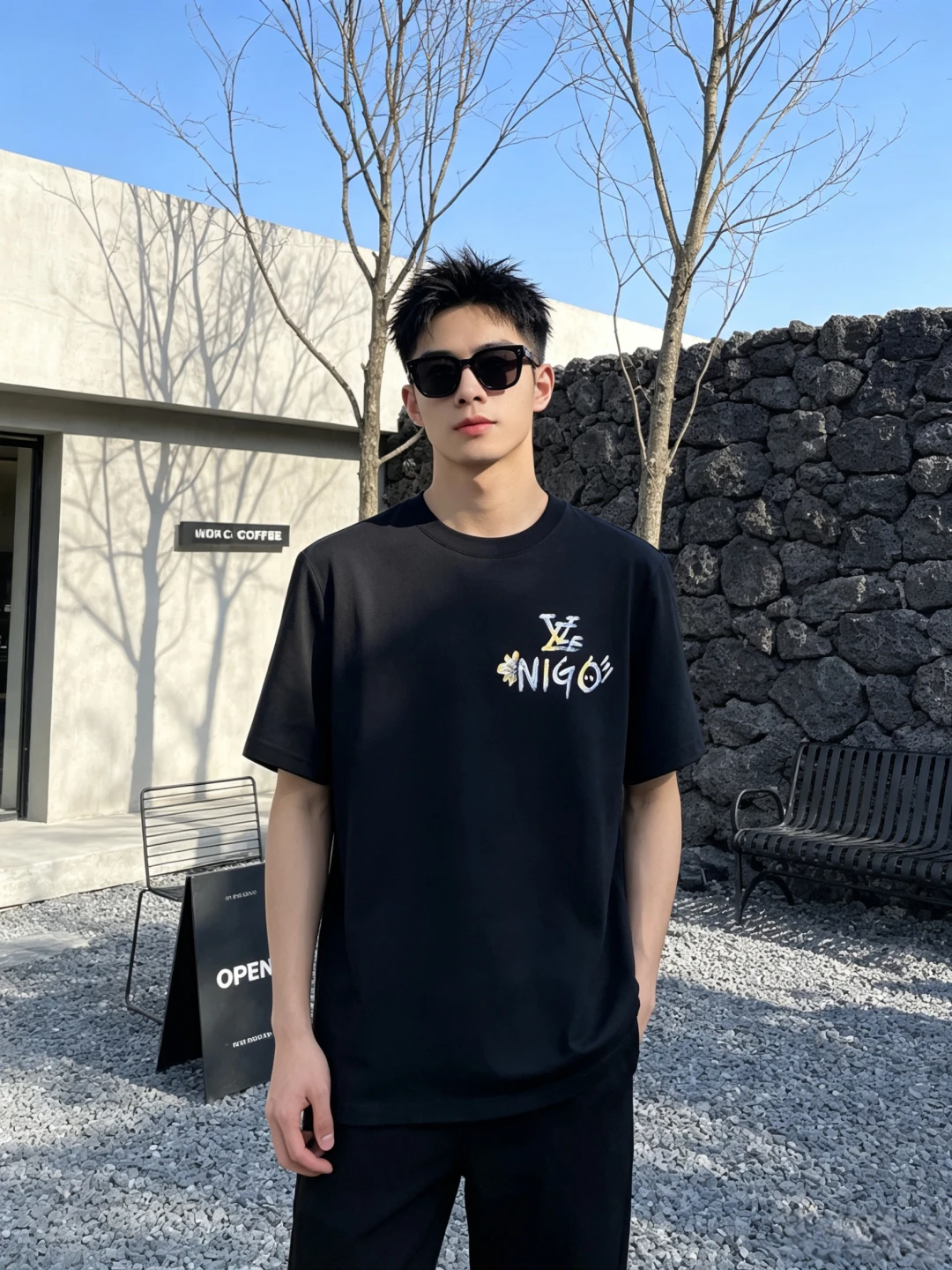 Louis Vuitton T-Shirt — 6ab00e44