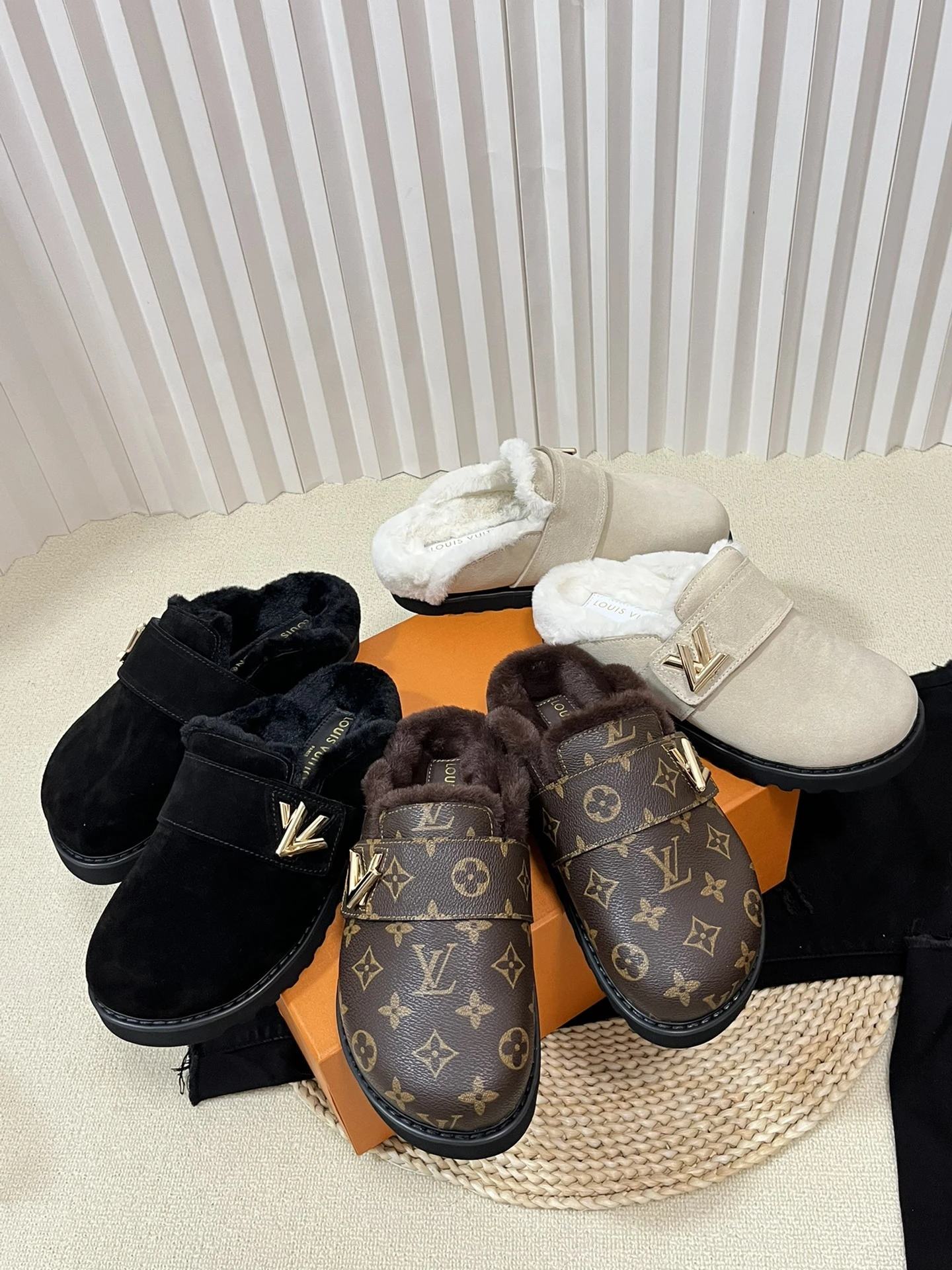 Louis Vuitton Slippers — de7e830e