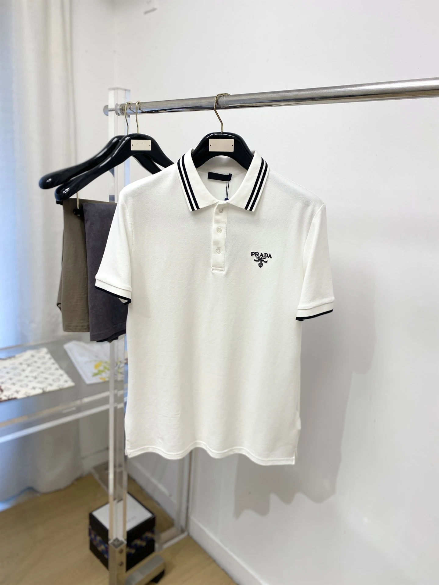 Prada T-Shirt — b5712d5a
