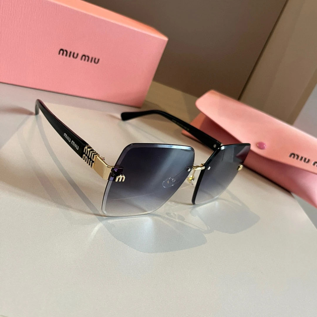 Miu Miu Eyewear — a768e0ac