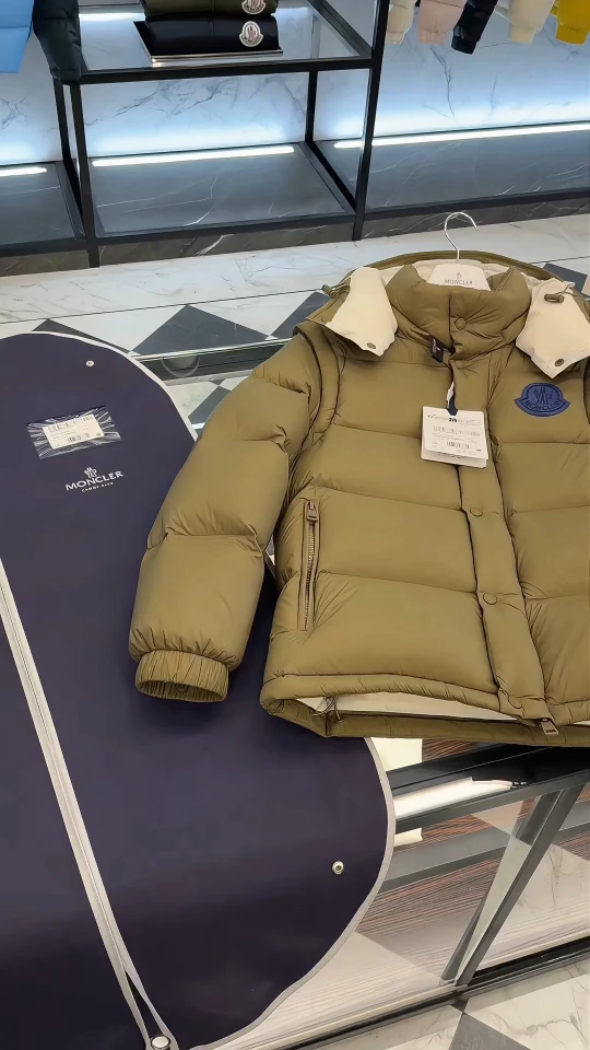 Moncler Down Jacket — 94155e90