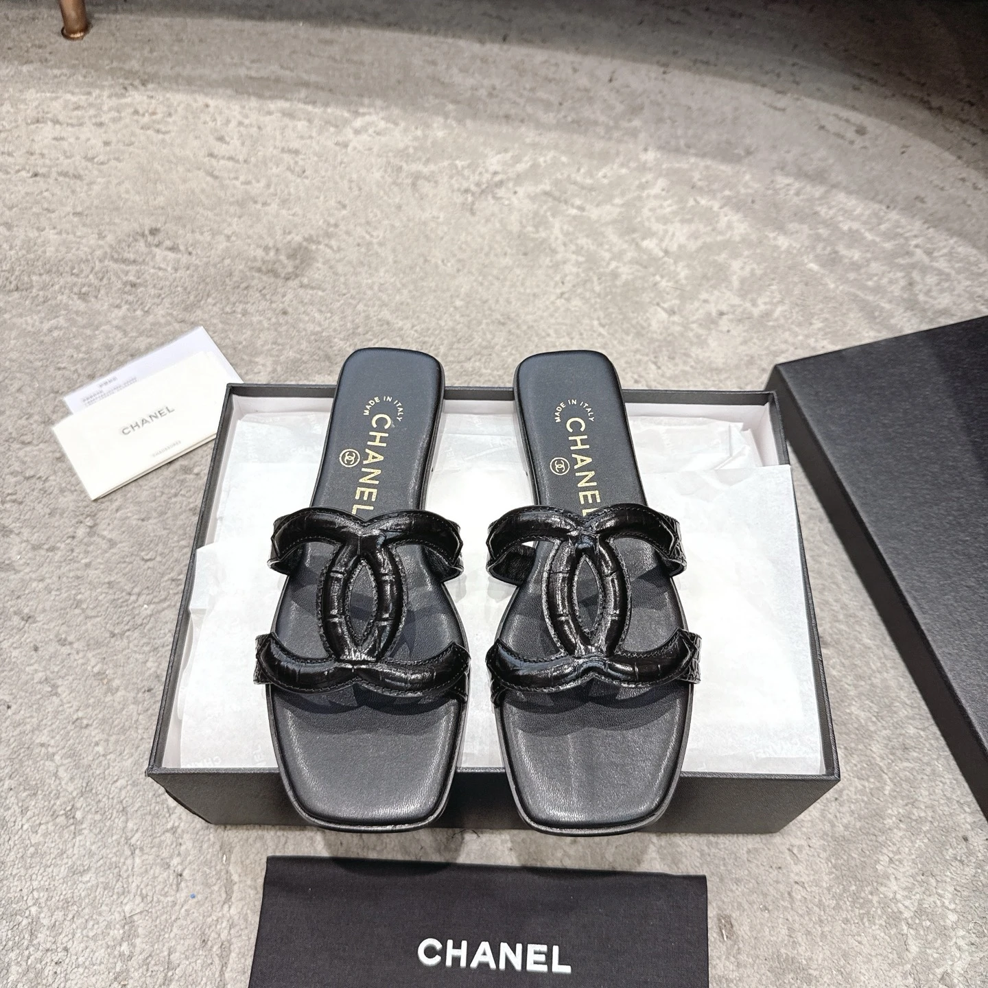 Chanel Slippers — 526570d2