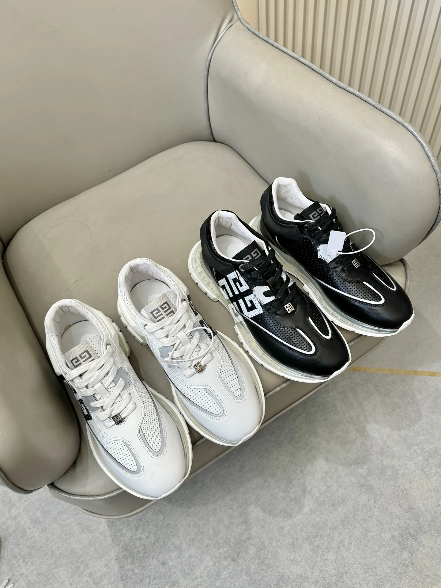 Givenchy Sneakers — 2bcd4cb6