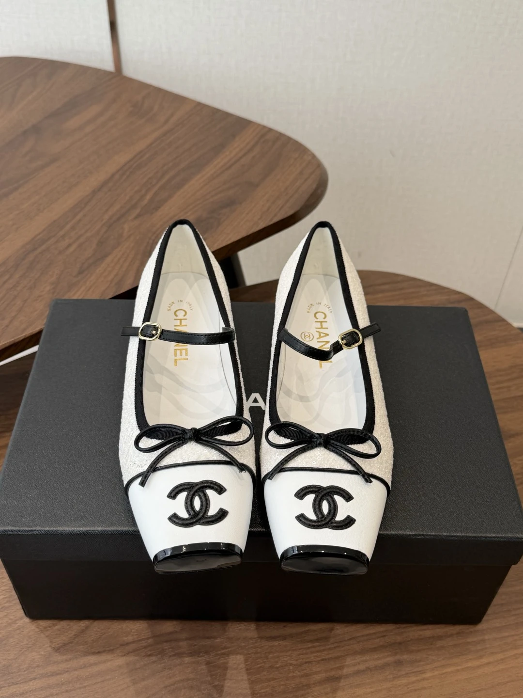 Chanel Slippers — ad084407