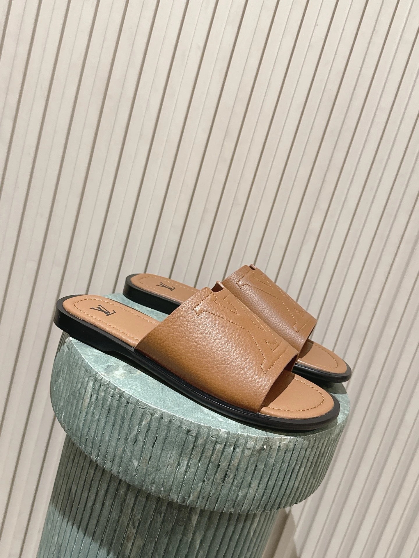 Louis Vuitton Slides — cf493ea5