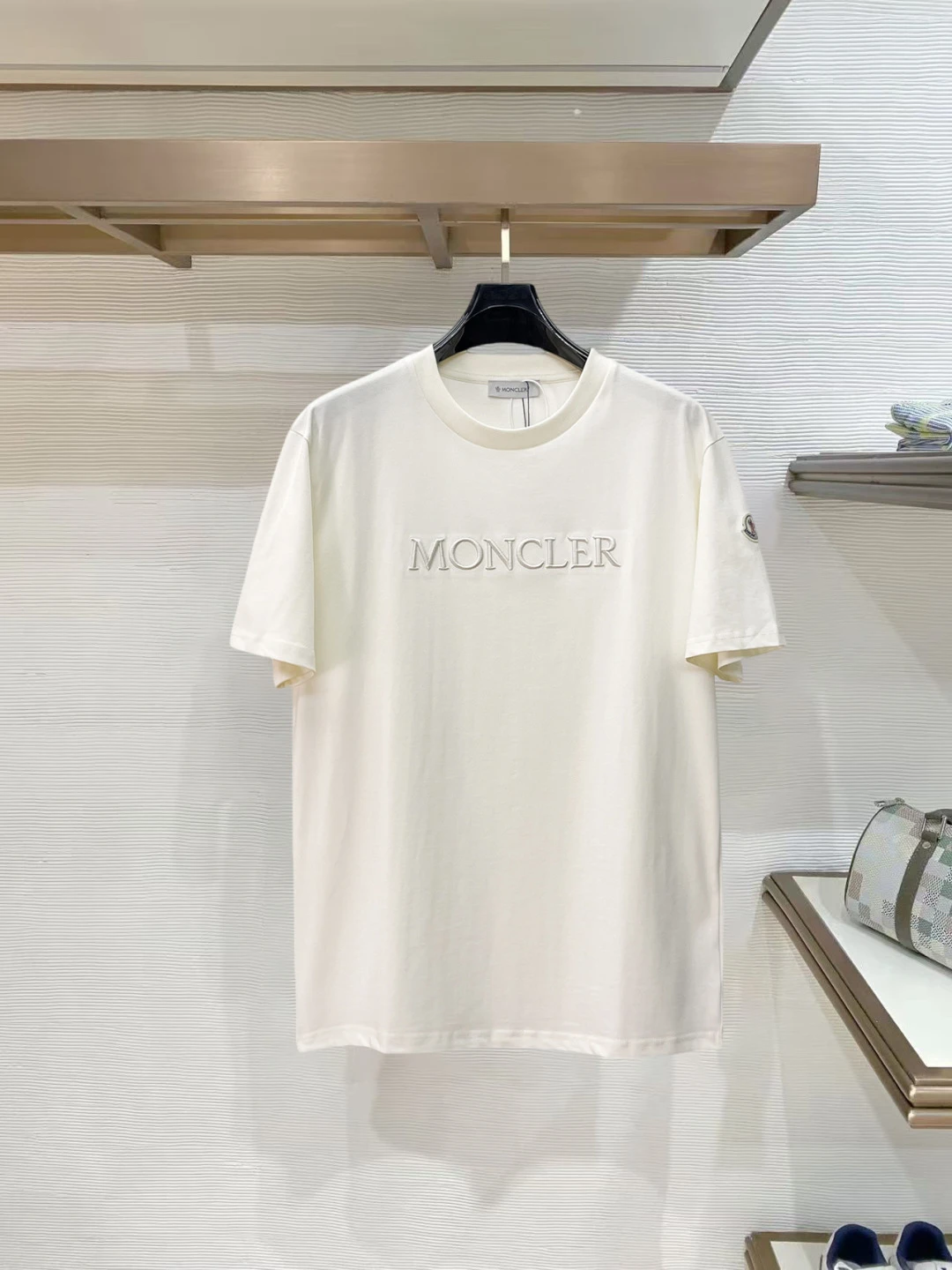 Moncler T-Shirt — e7028721