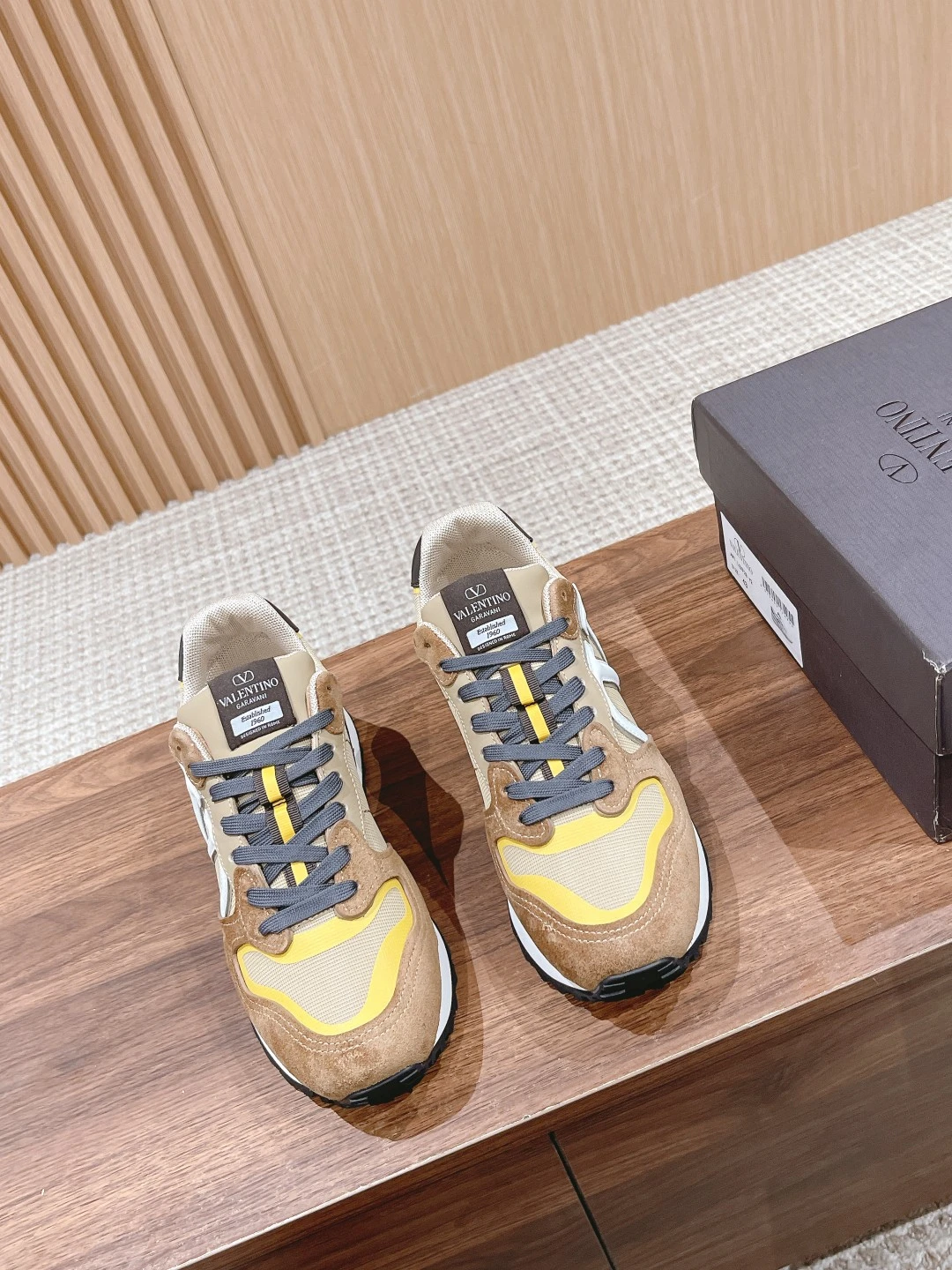 Valentino Sneakers — 2881be56