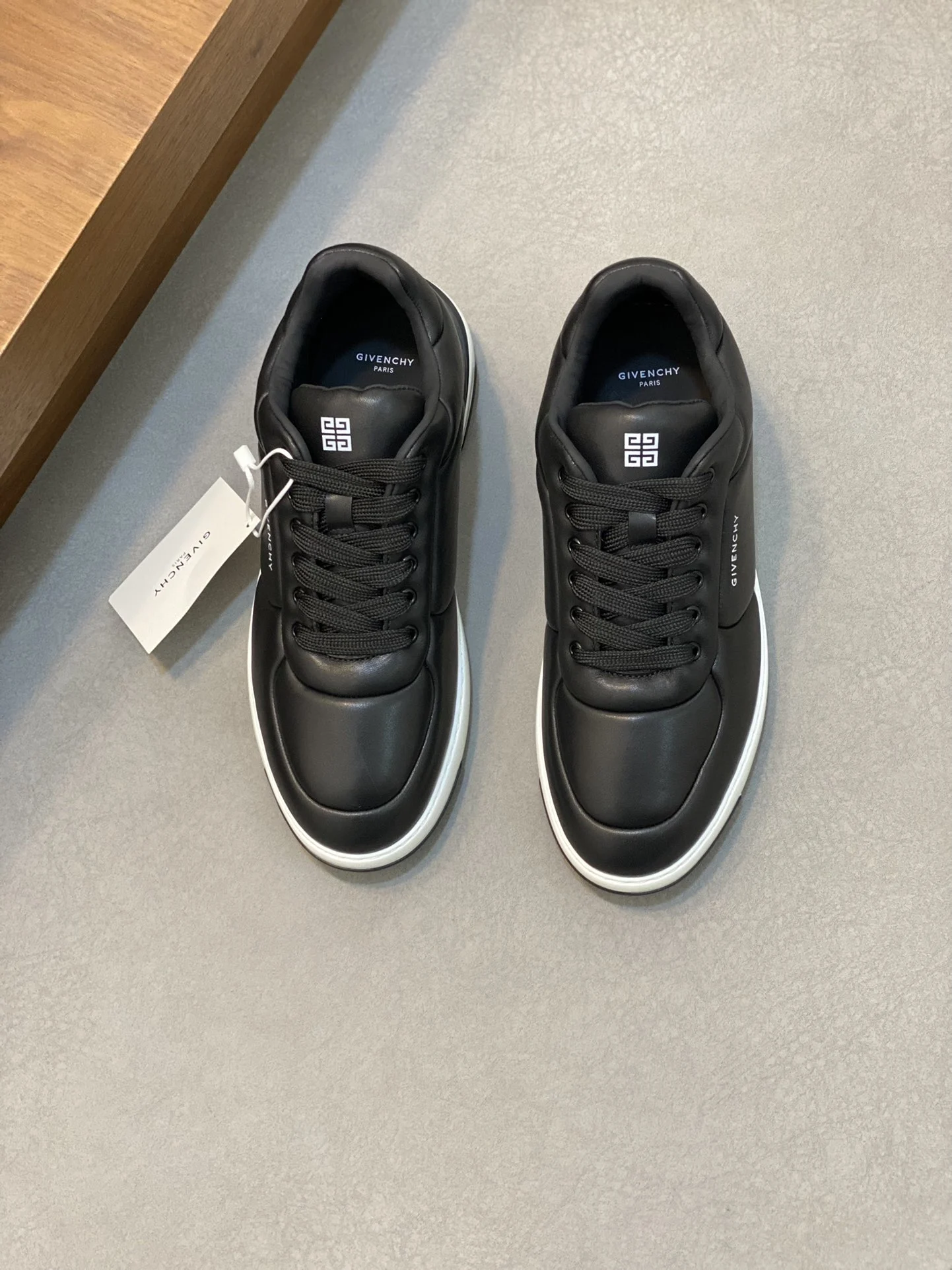 Givenchy Sneakers — 8d0d6ad3