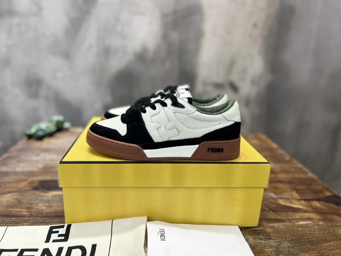 Fendi Sneakers — 0488f4c6