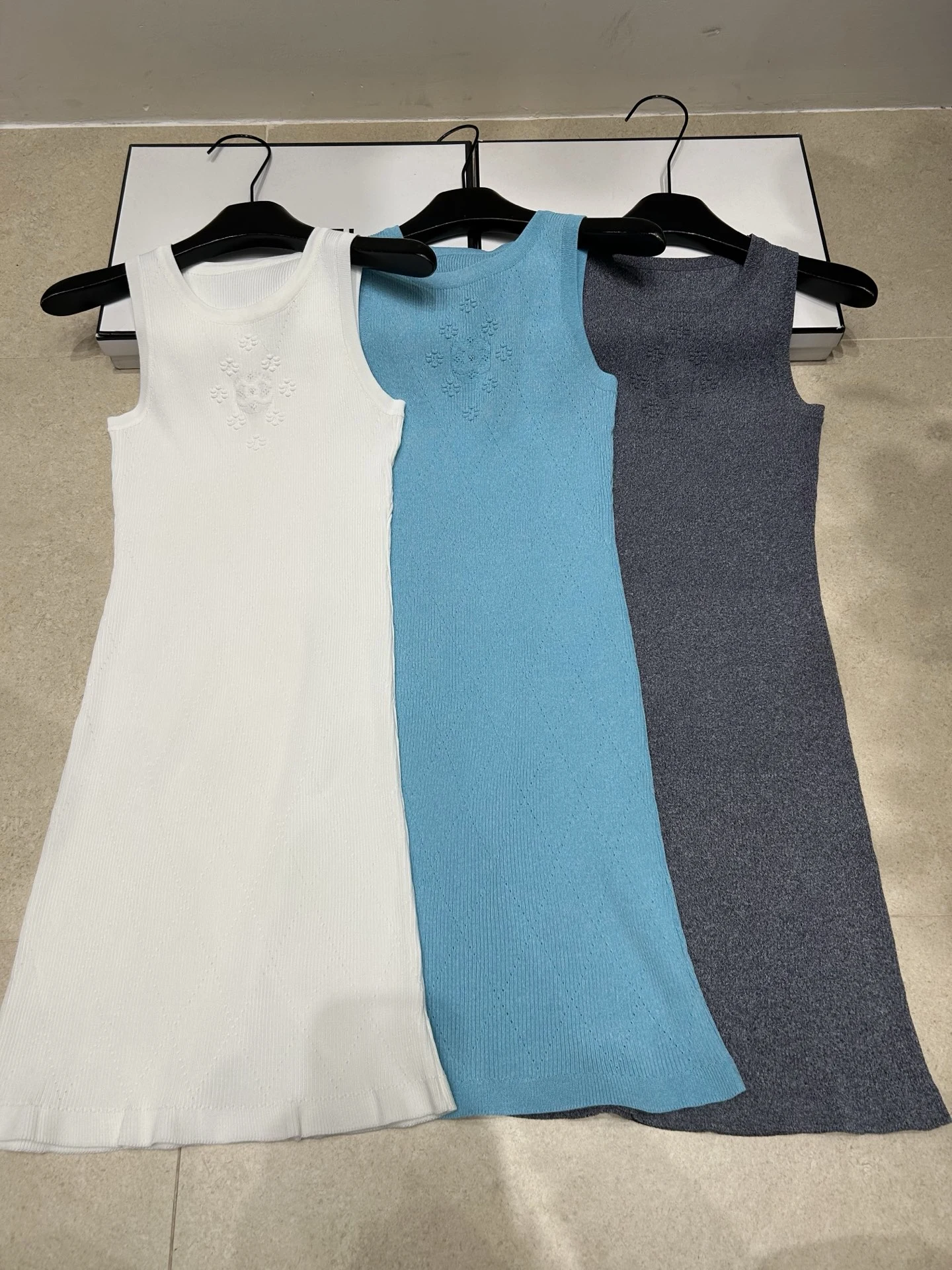 Dresses — e2de13f0