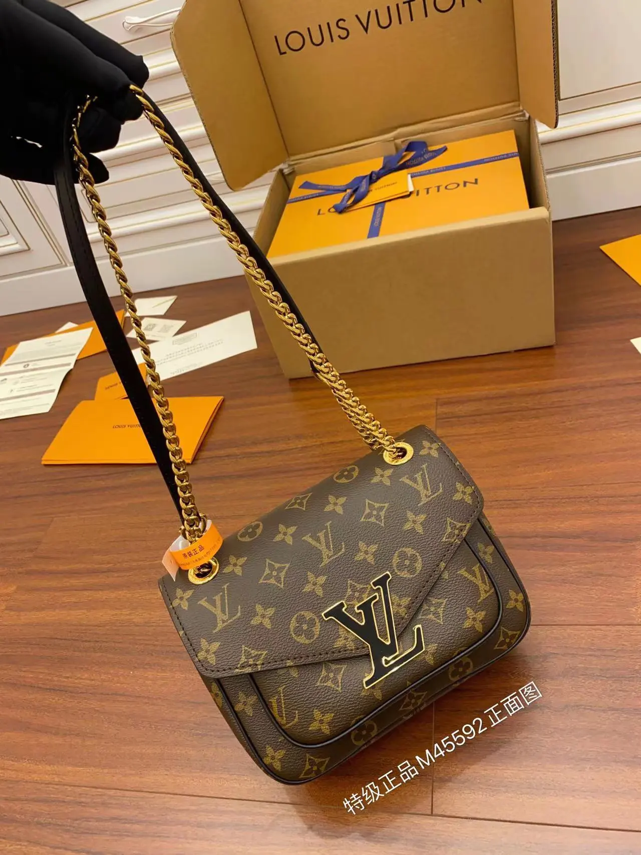 Louis Vuitton Bag — 8fec265b