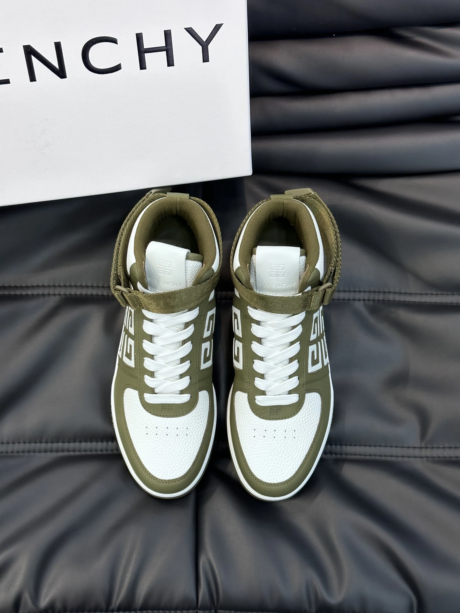 Givenchy Sneakers — 0758c046