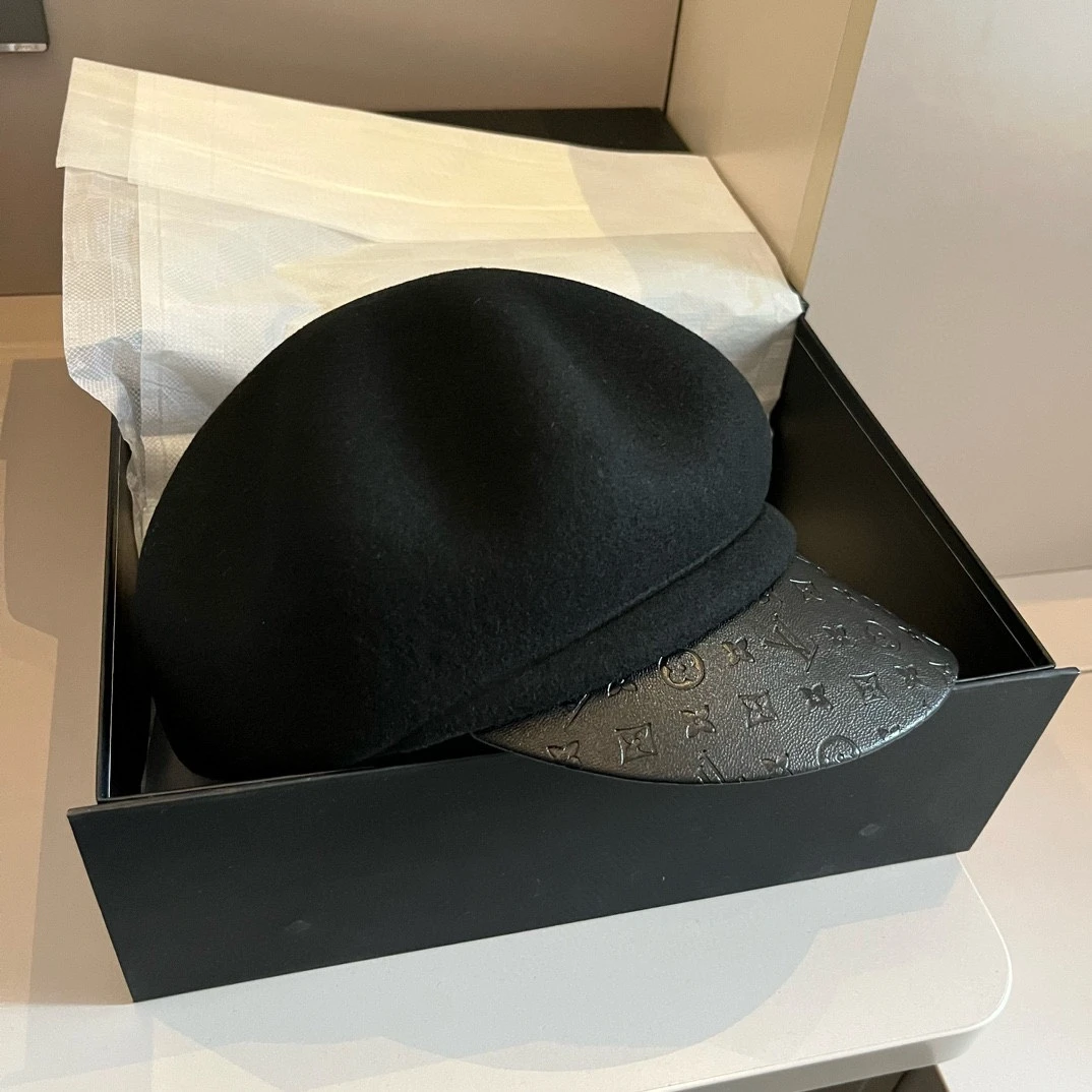Louis Vuitton Caps — 23a10442