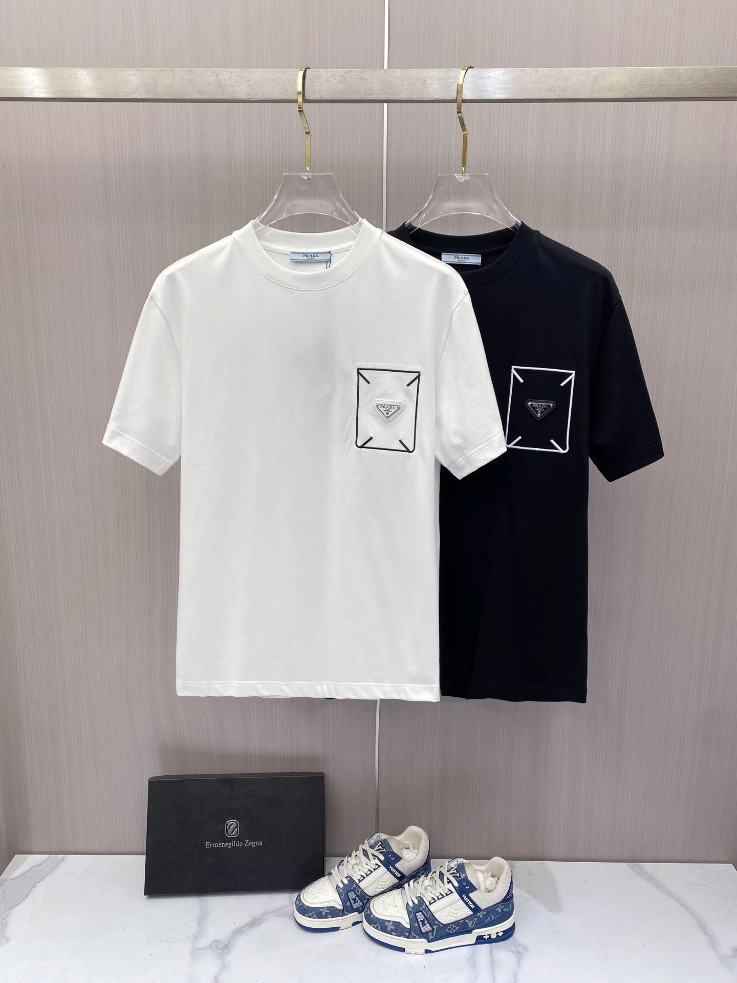 Prada T-Shirt — 6562fbab