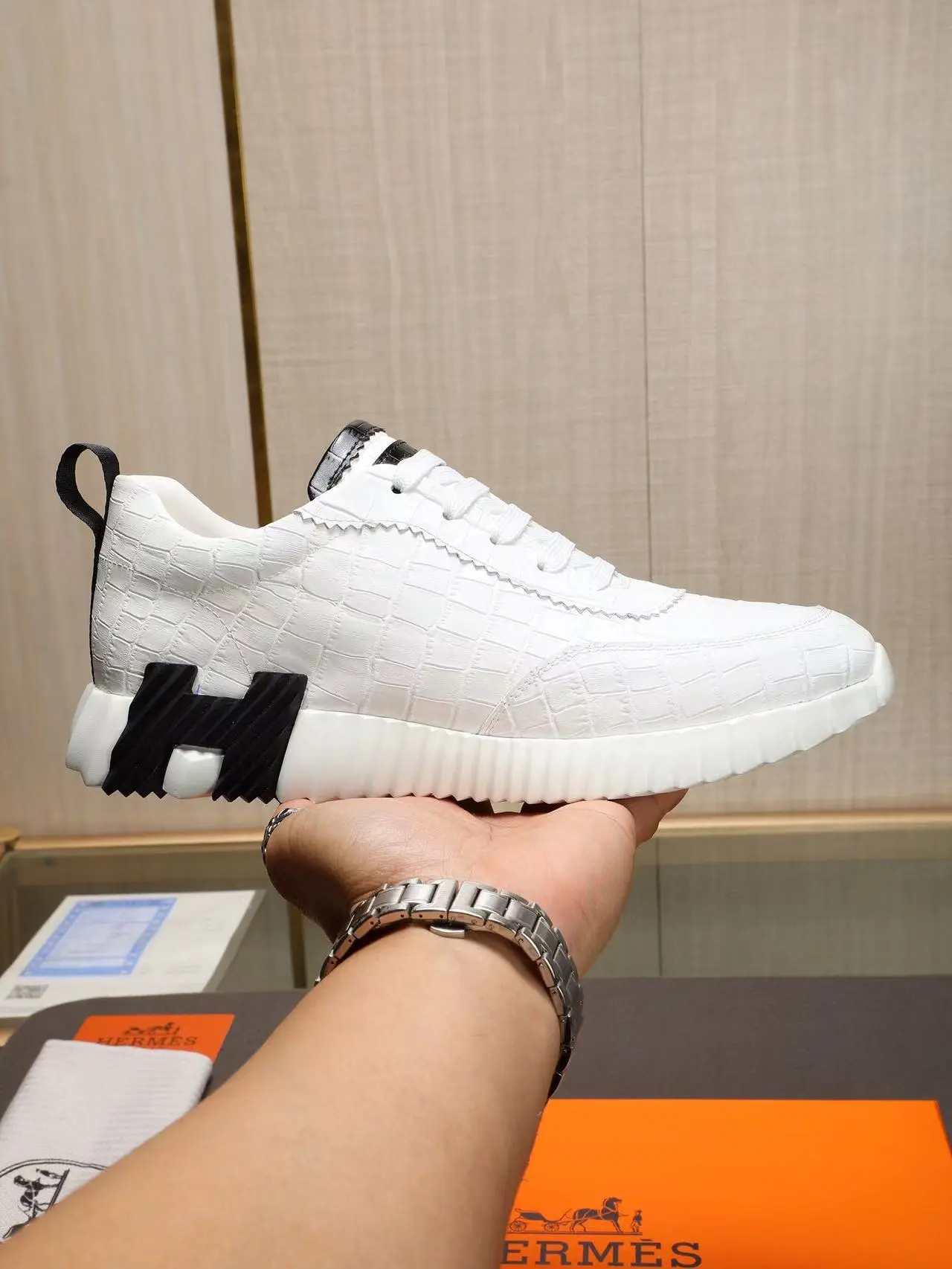 Hermès Sneakers — d26f0e47