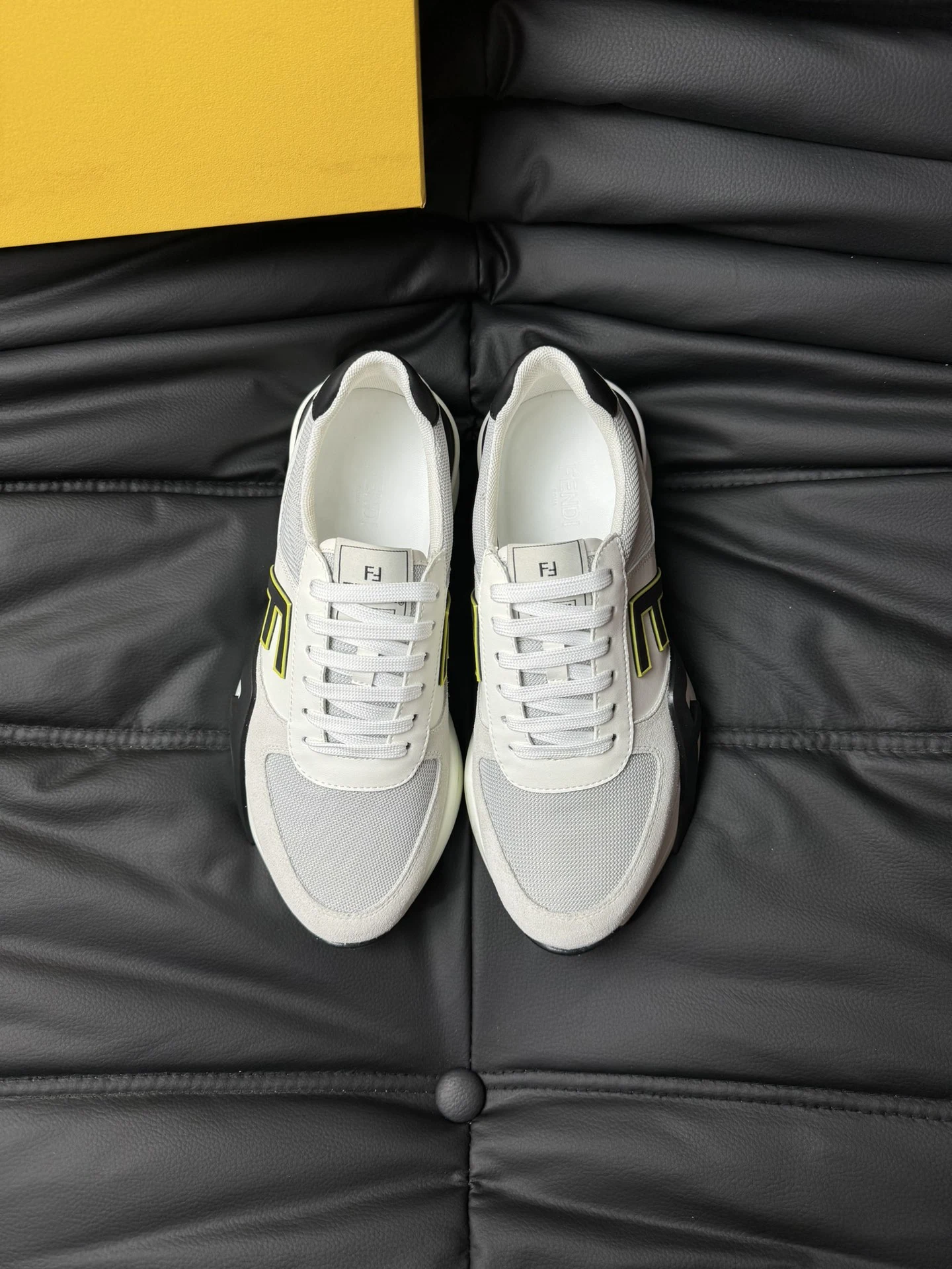 Fendi Sneakers — 5300152f