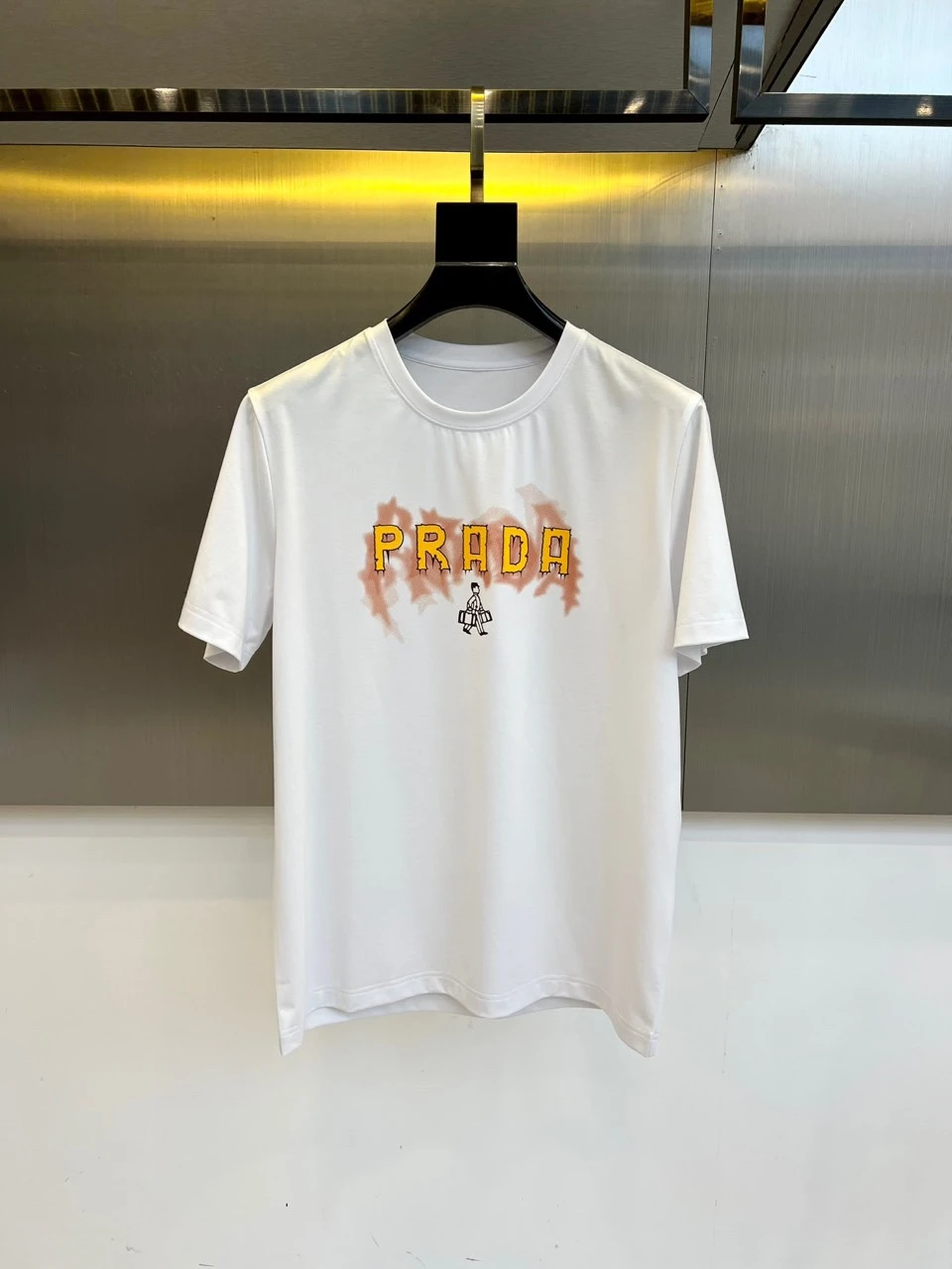 Prada T-Shirt — 5d7893e9