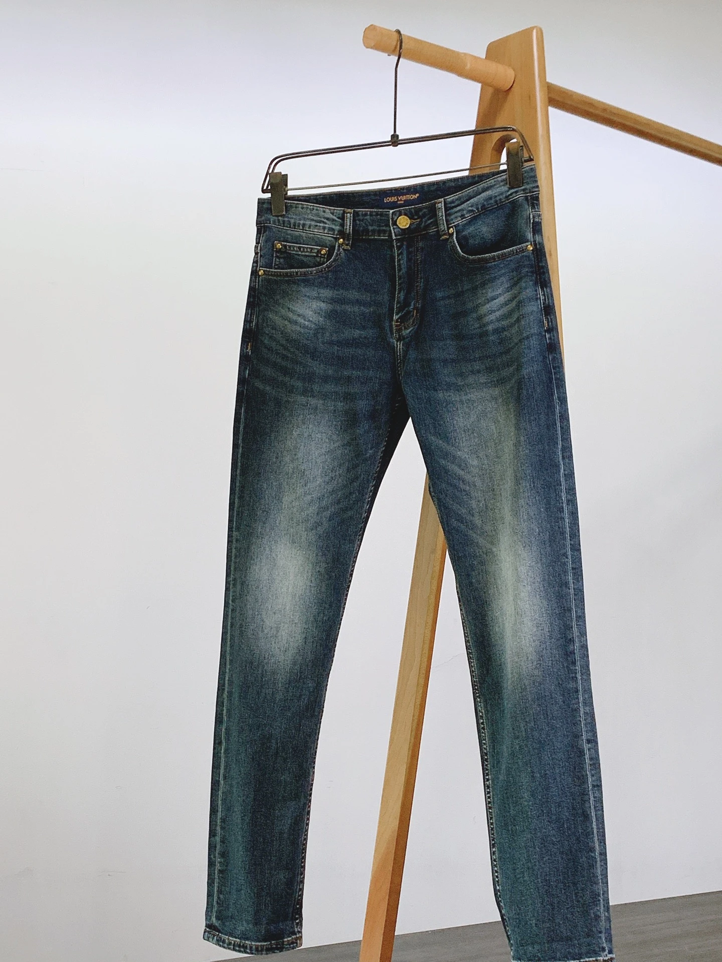 Louis Vuitton Jeans — 678b890c