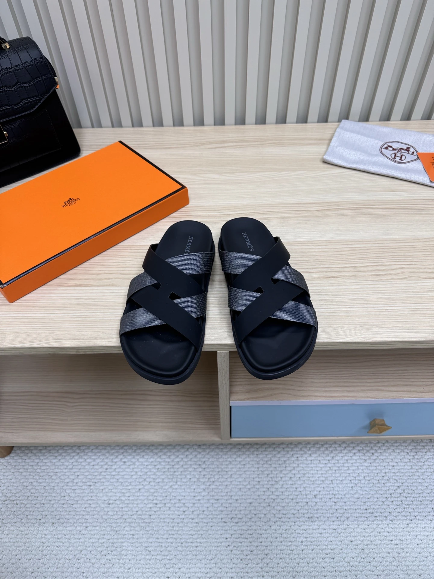 Slippers & Slides