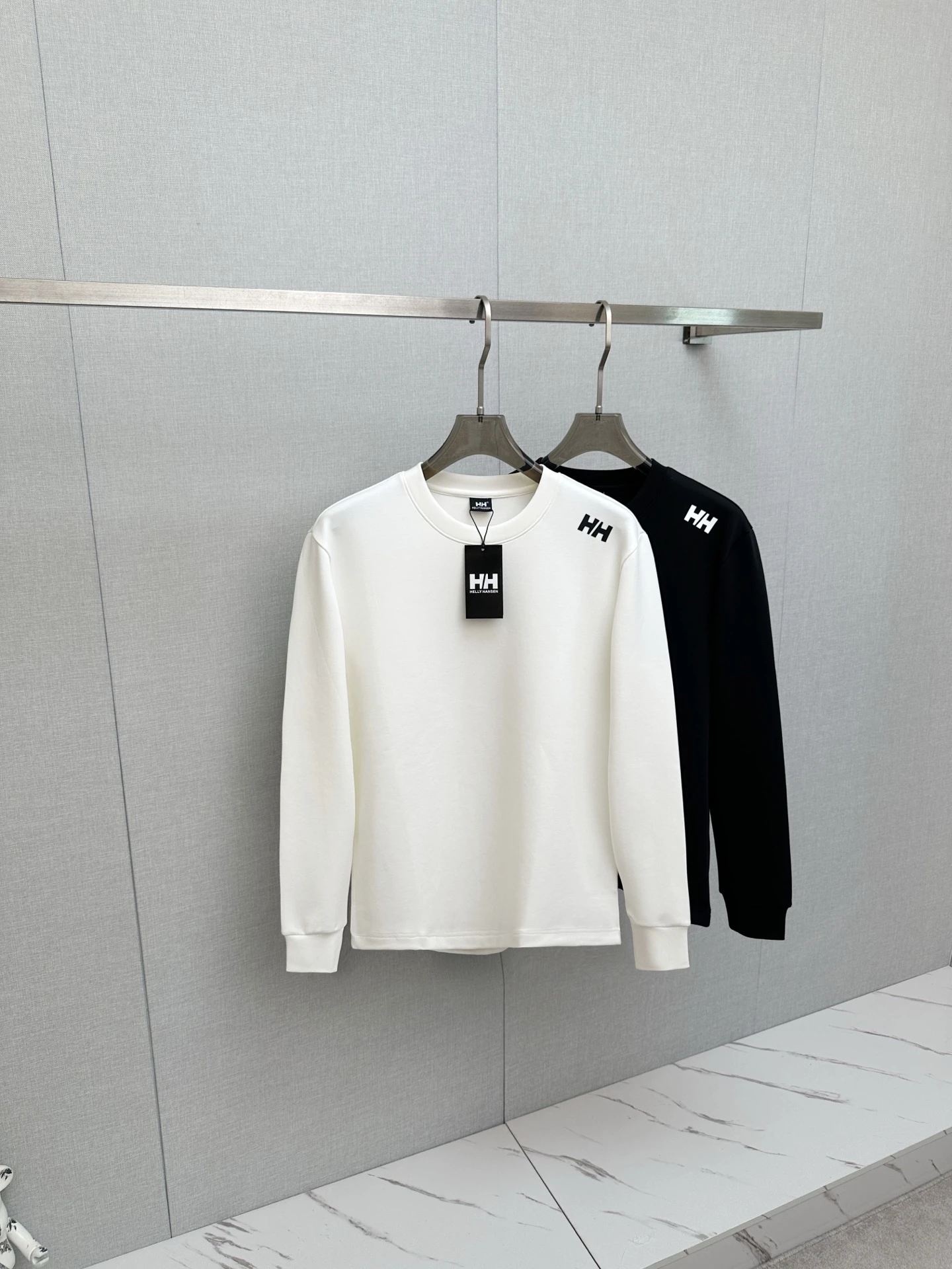 Sweatshirts — 65a7edc7