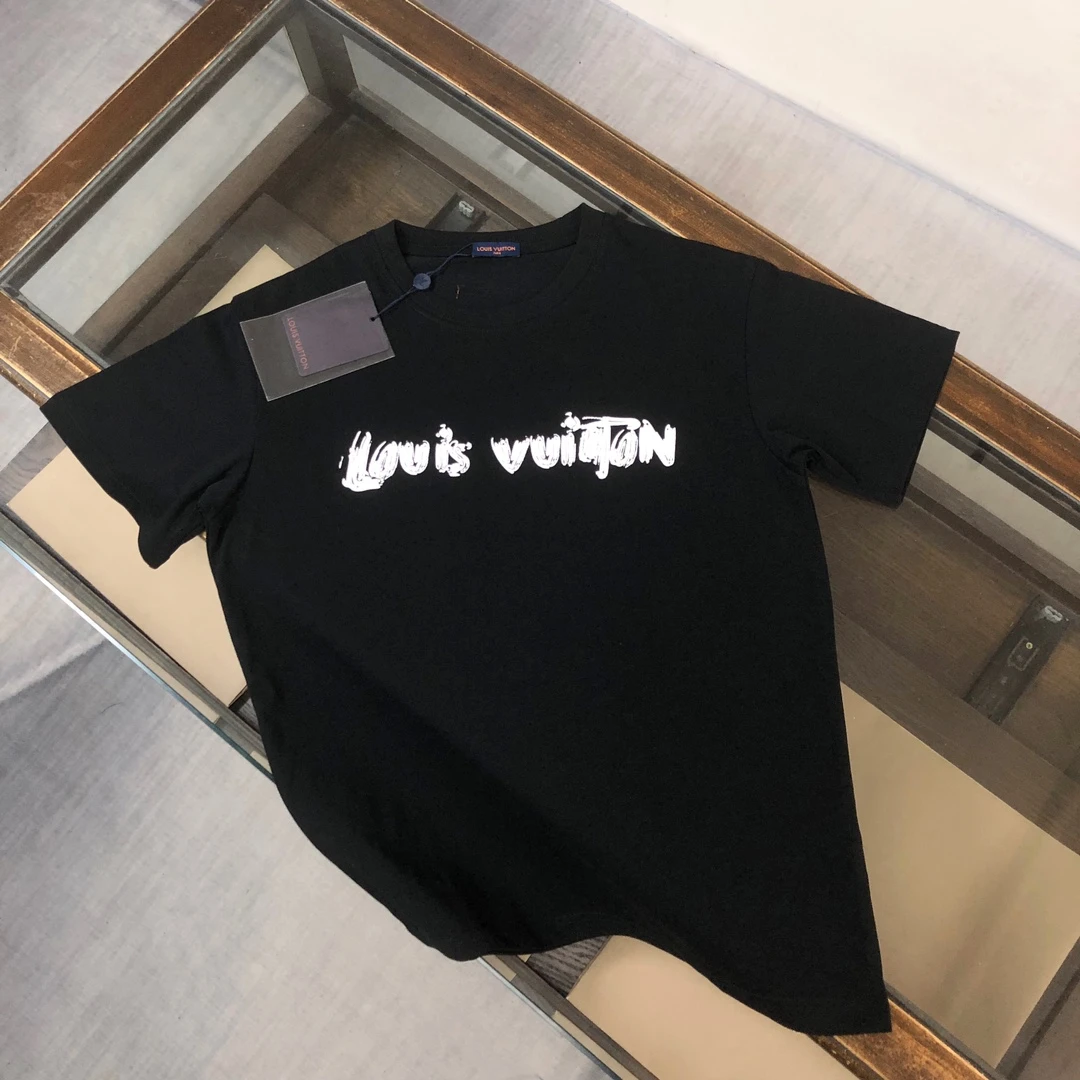 Louis Vuitton T-Shirt — 76935296