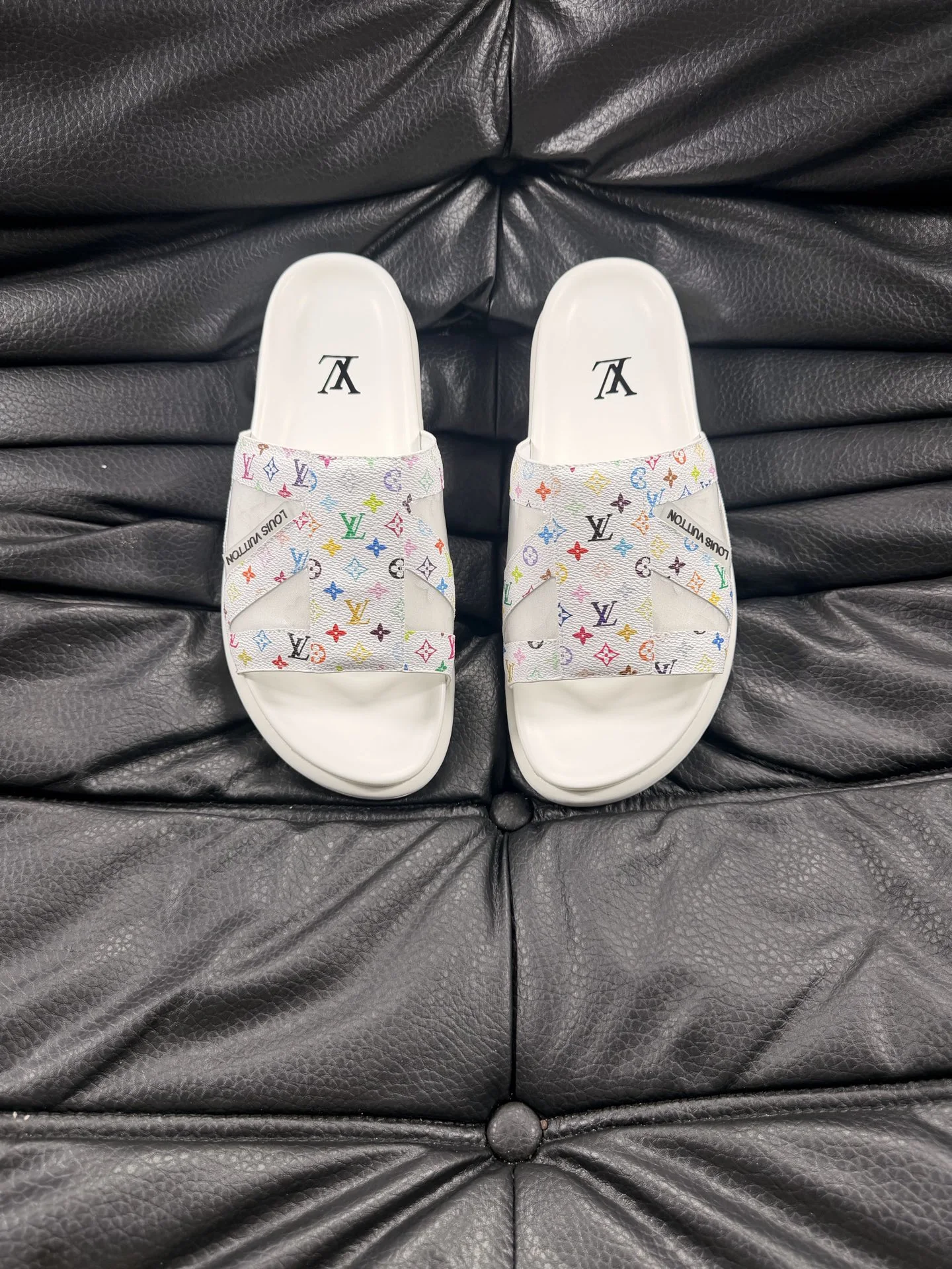Louis Vuitton Slippers — d38609fb