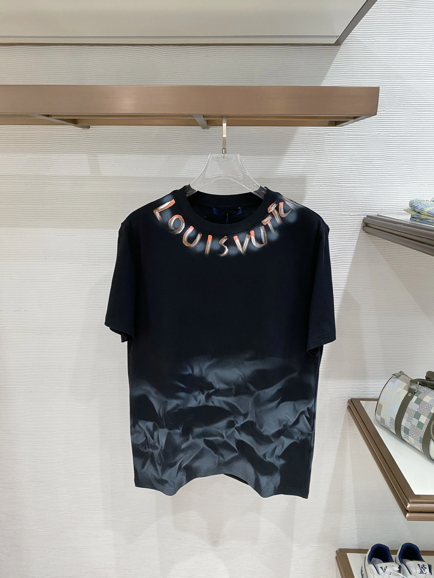 Louis Vuitton T-Shirt — 9d3b78c7