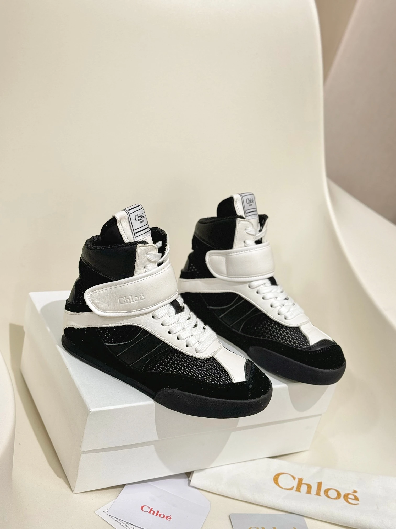 Slippers — a378eedd