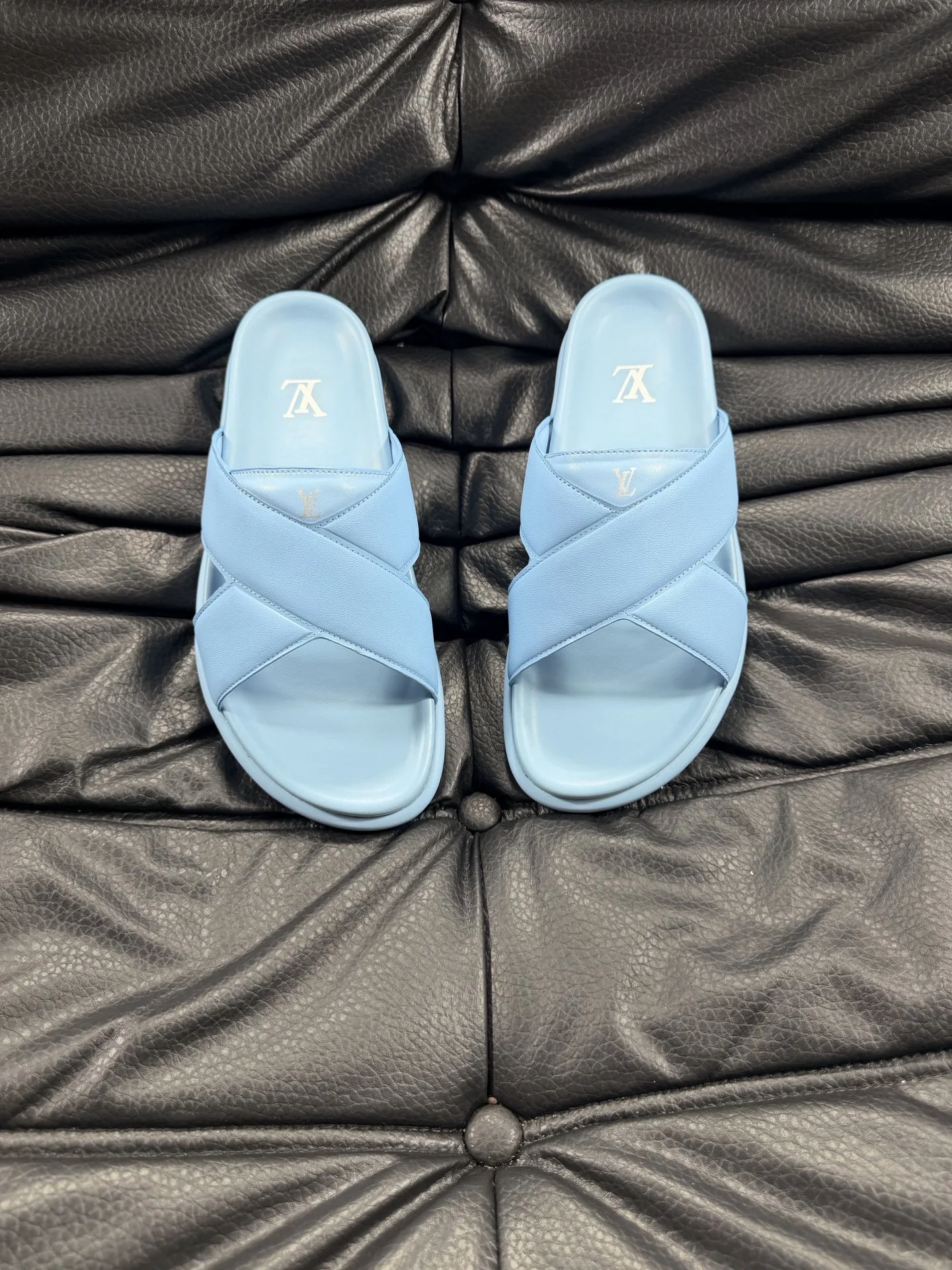 Louis Vuitton Slippers — bff182a0