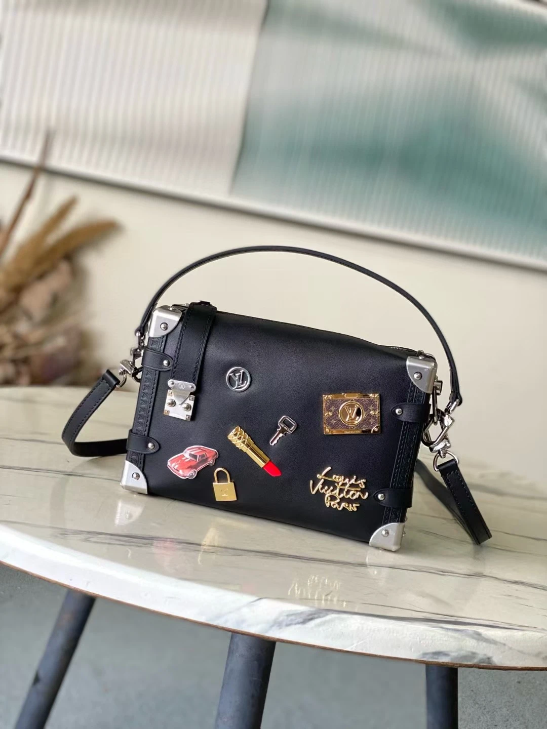 Louis Vuitton Bag — 5b1d4ef1