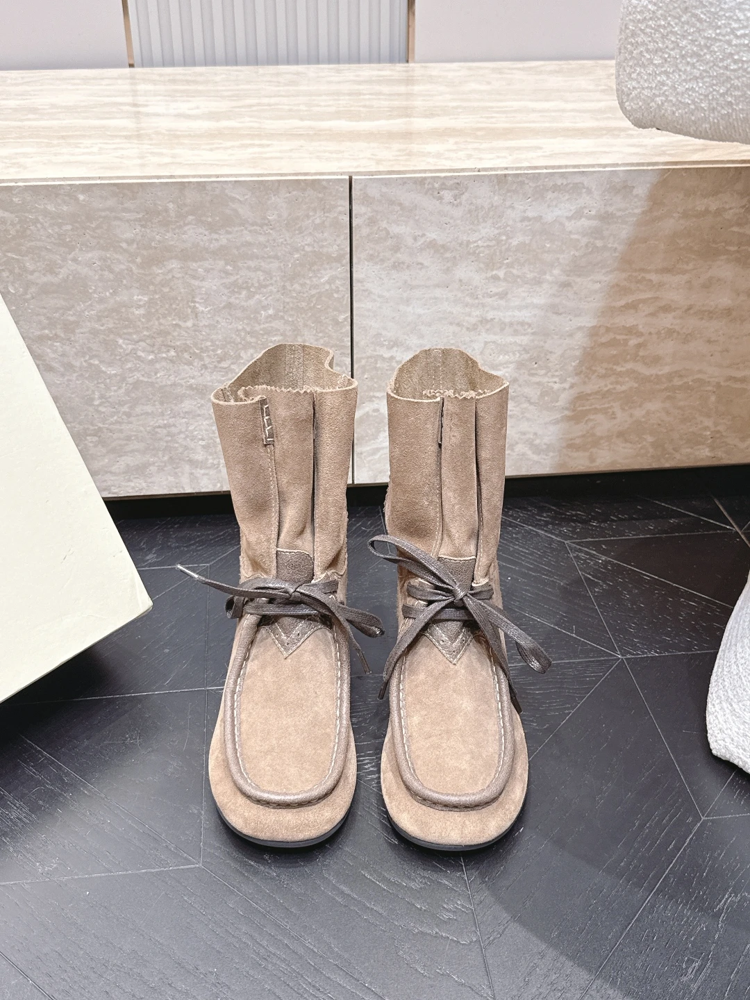 Boots — f4e7a877