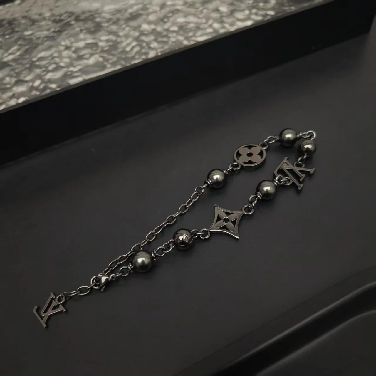 Louis Vuitton Bracelets — 713f90c0