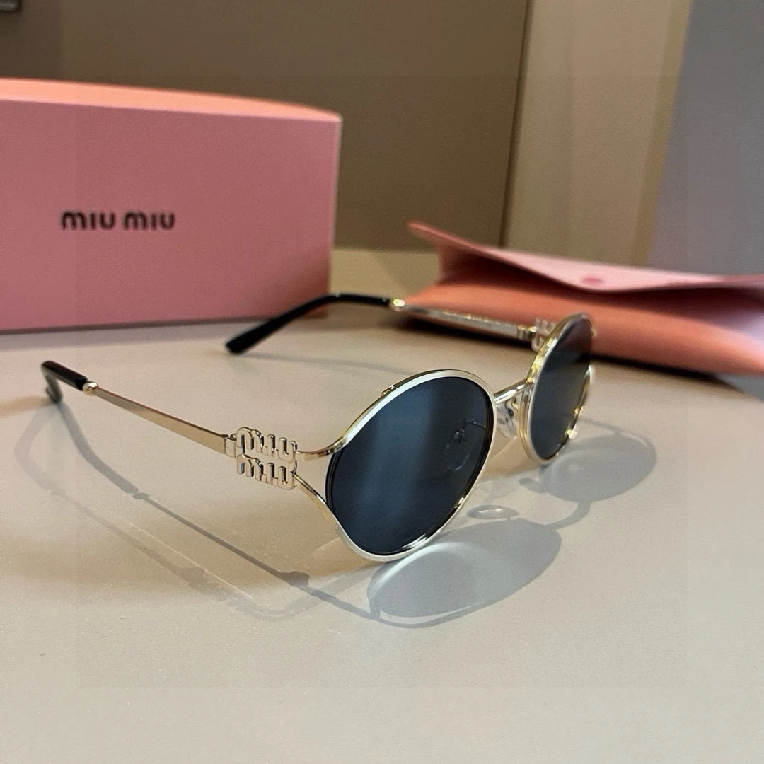 Miu Miu Eyewear — cff74cc0