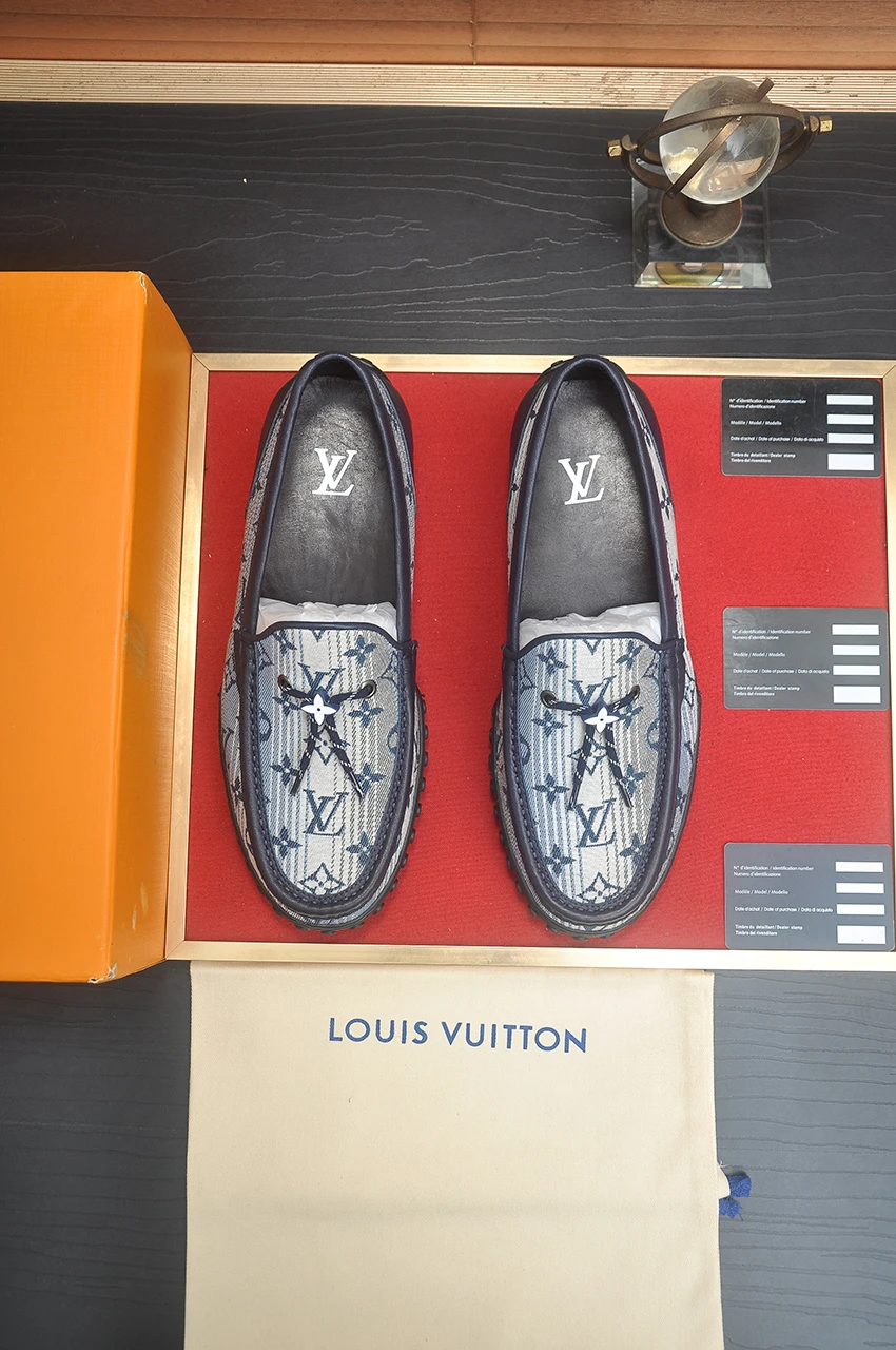 Louis Vuitton Sneakers — 629cf133