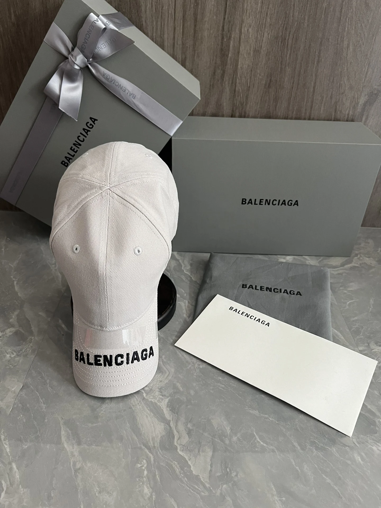 Balenciaga Hat — f8f9ad56